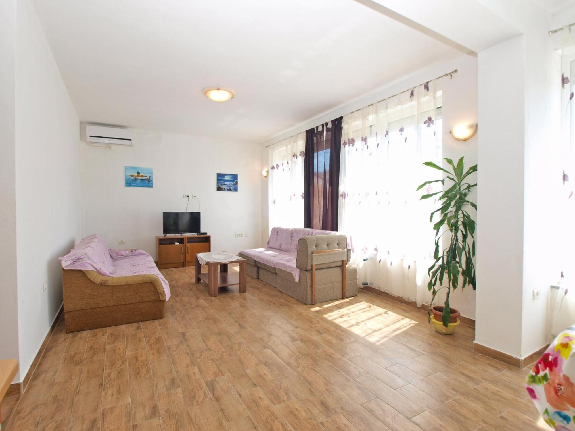 Apartment photo 1