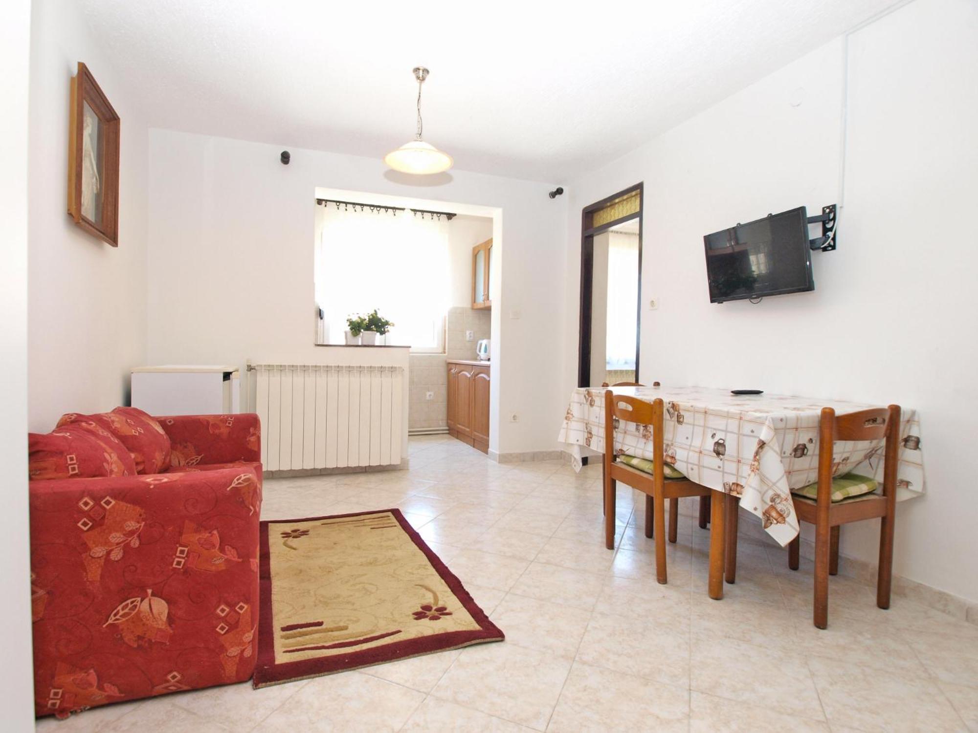Apartment photo 2