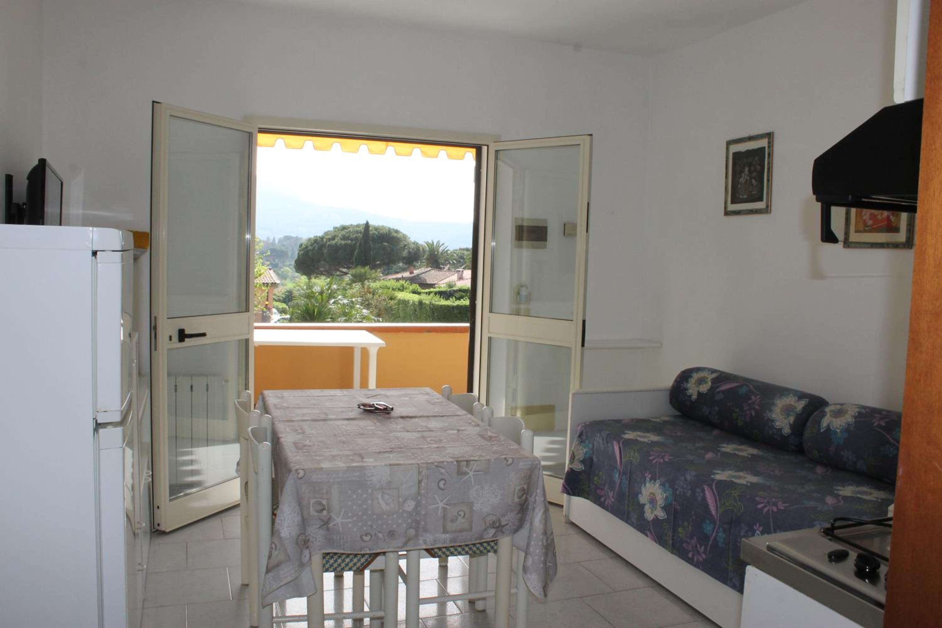 One-Bedroom Apartment photo 2