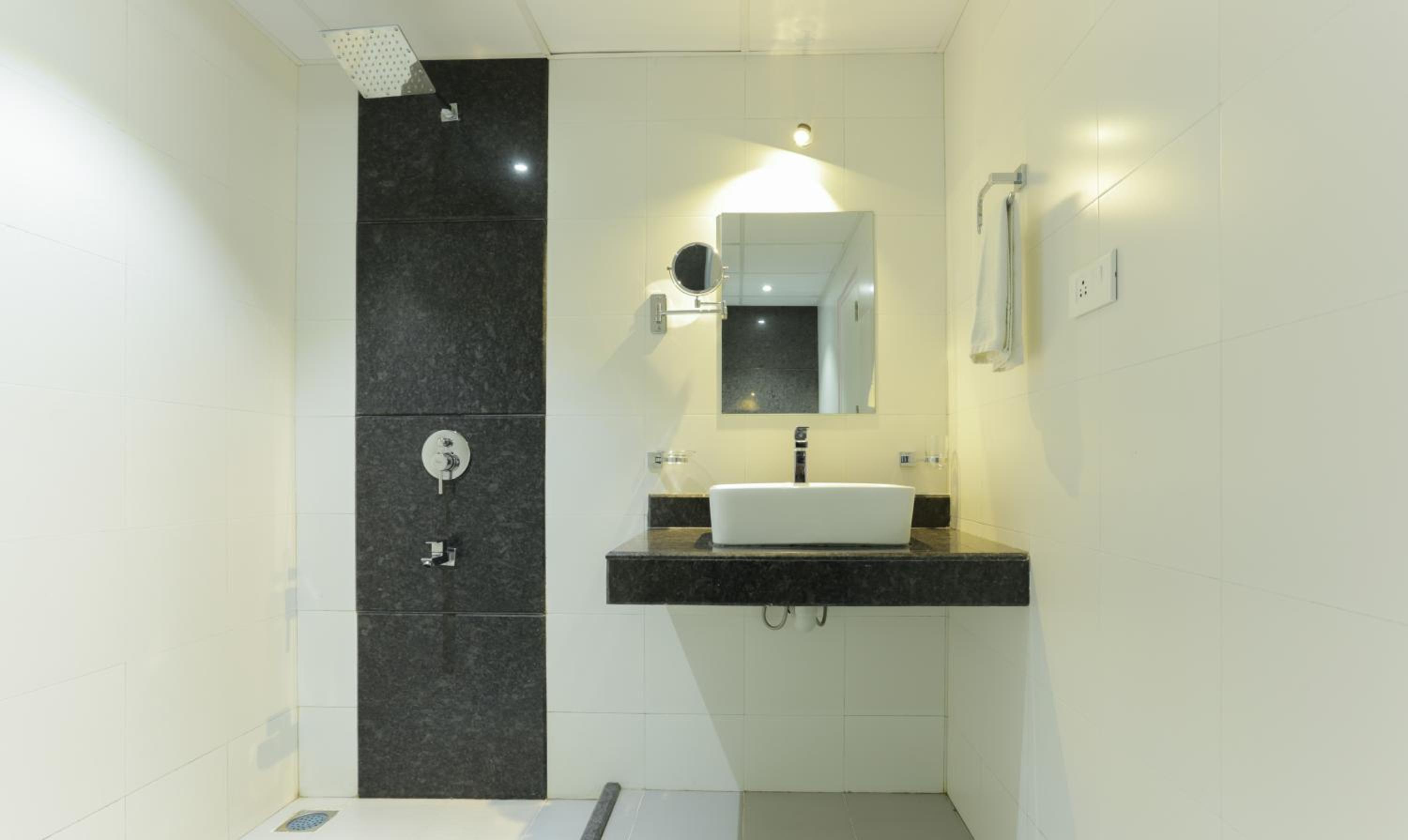 Deluxe Twin Room - Photo 8