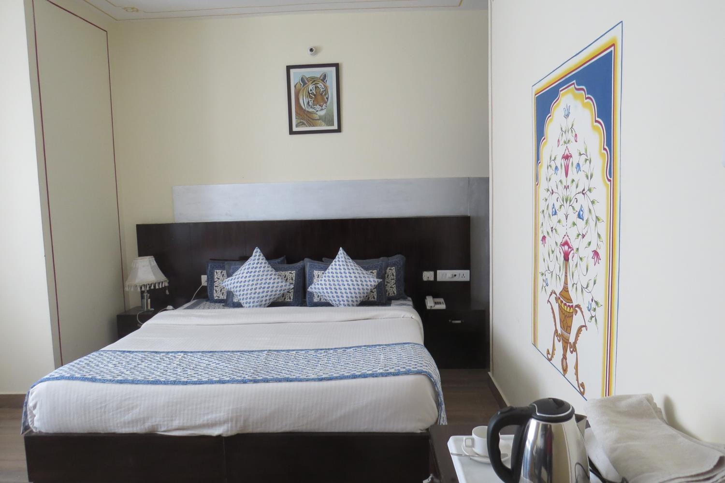 Deluxe Heritage Room - Photo 7