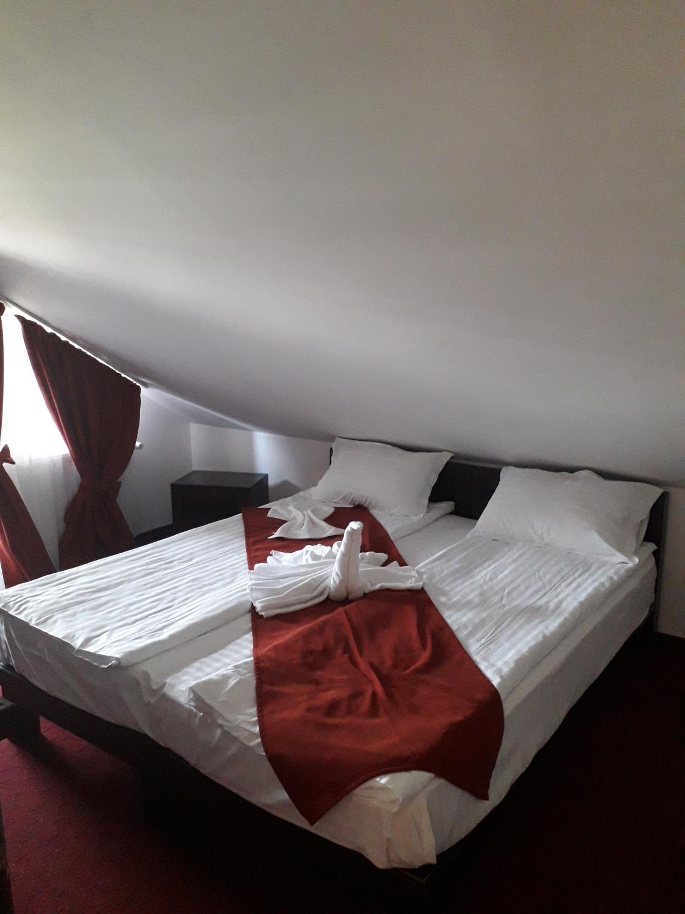 Budget Double Room photo 3
