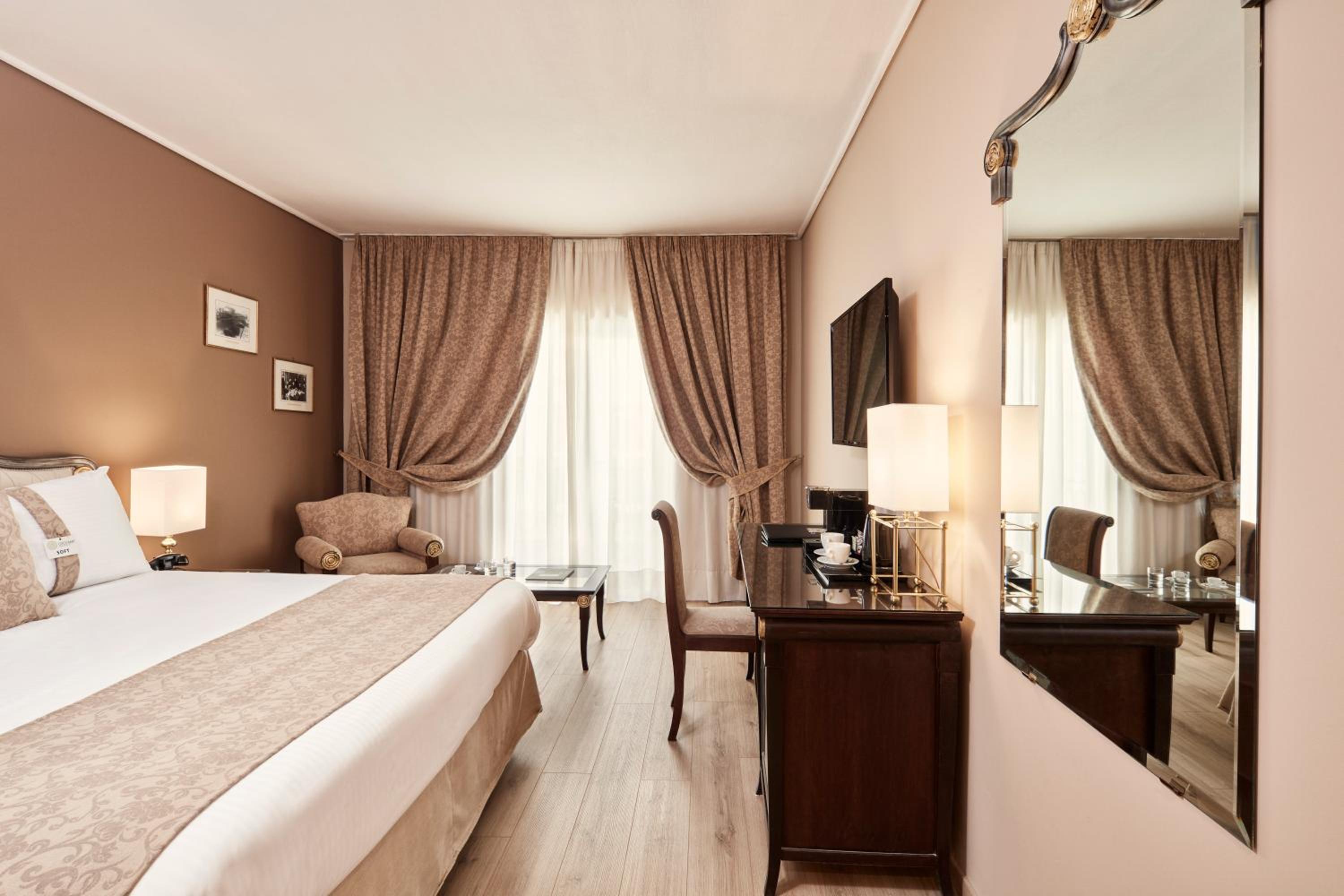 Premium Classic Room with Pool View photo 3