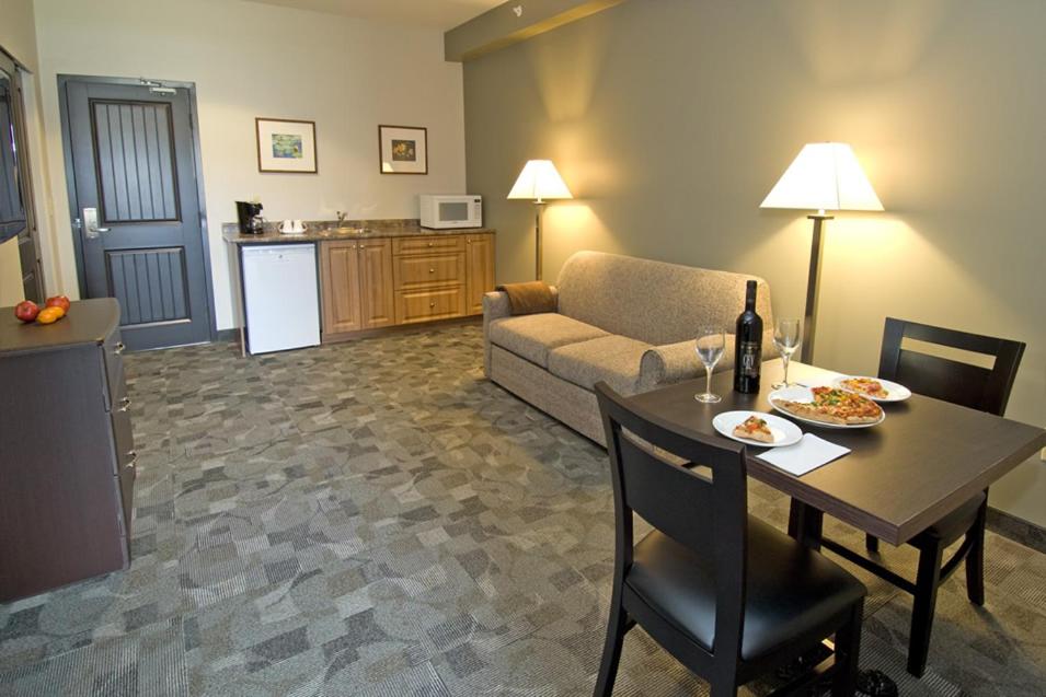 Executive King Suite with Sofa Bed photo 2