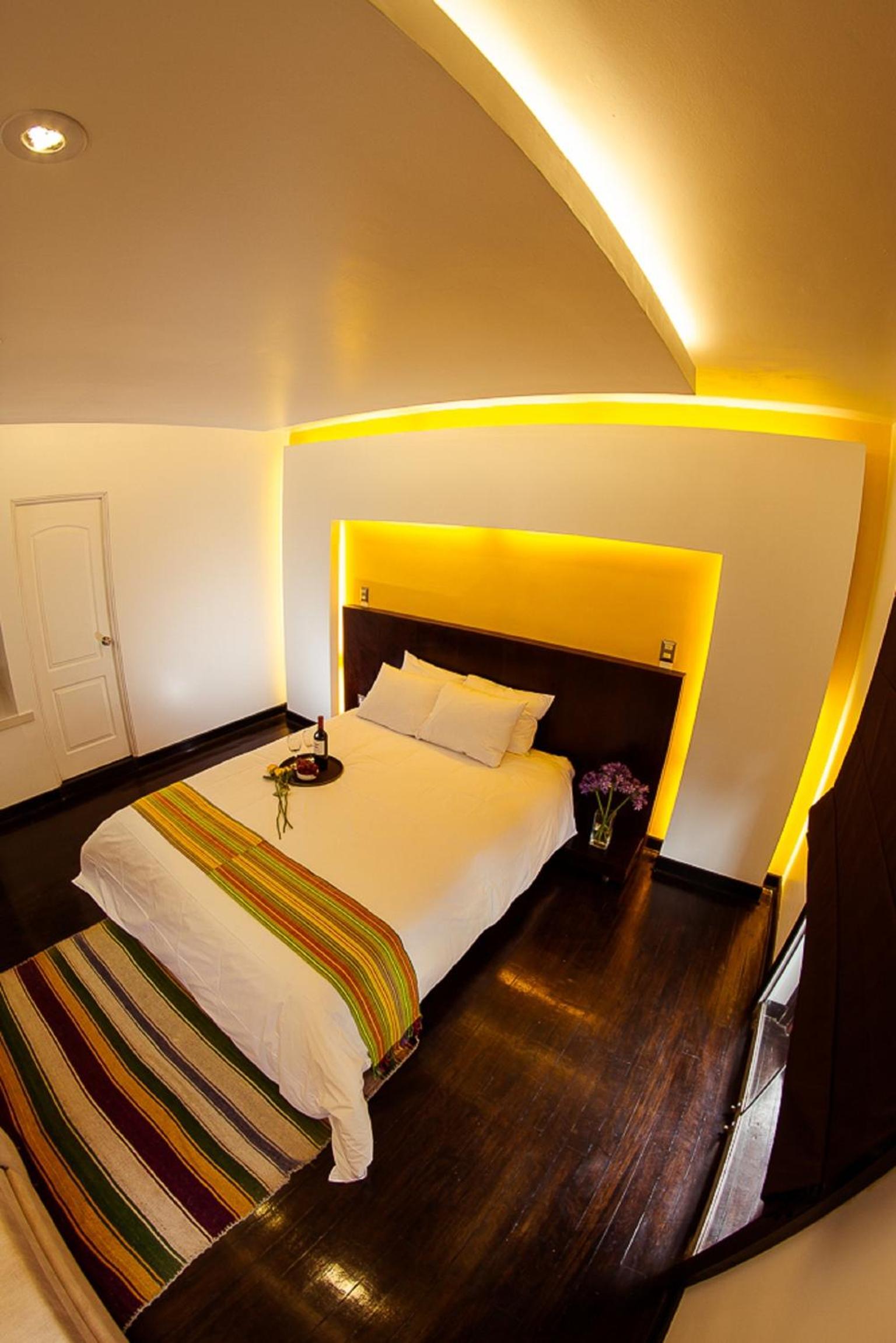 Queen Room with Balcony photo 2