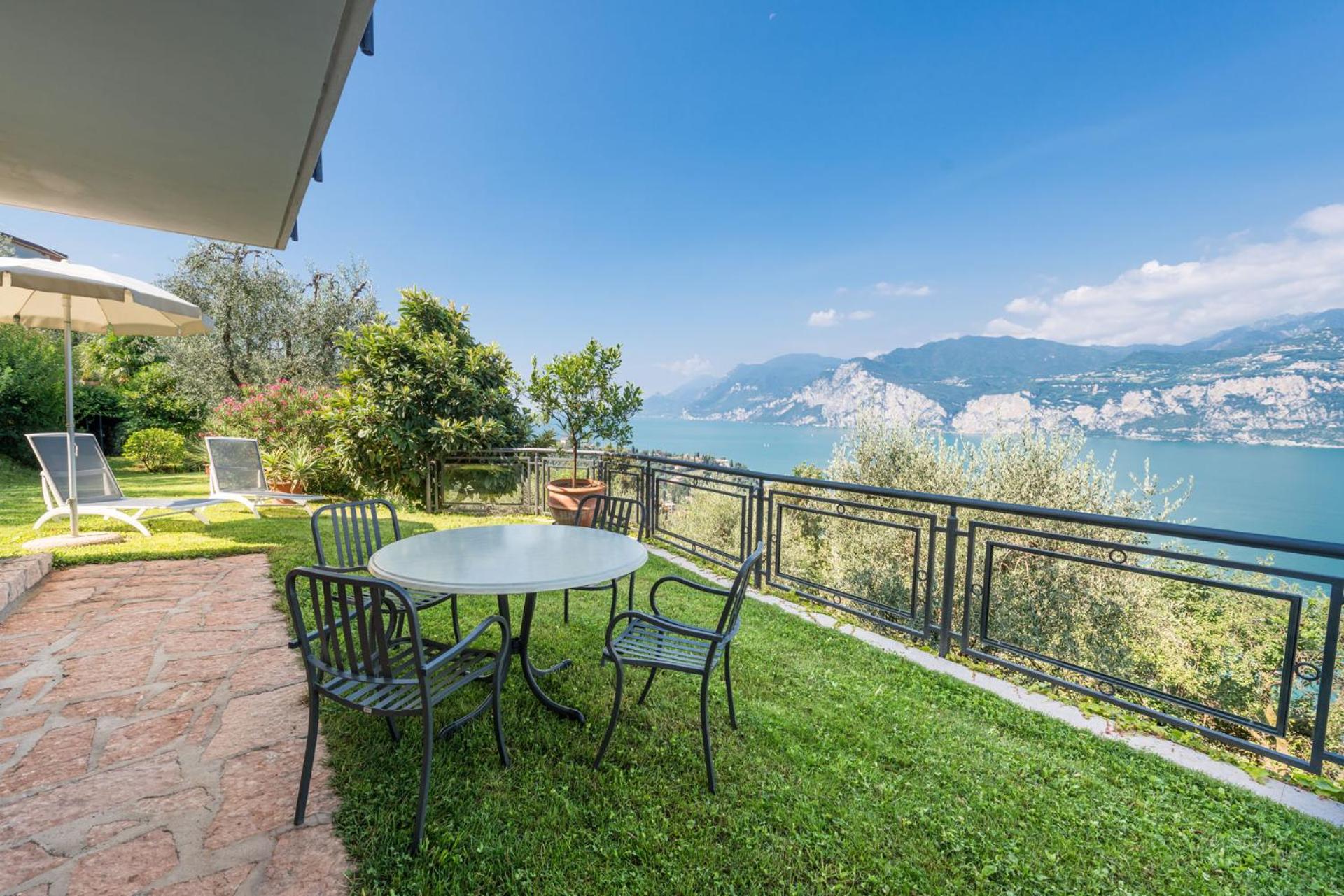 Apartment with Lake View photo 1