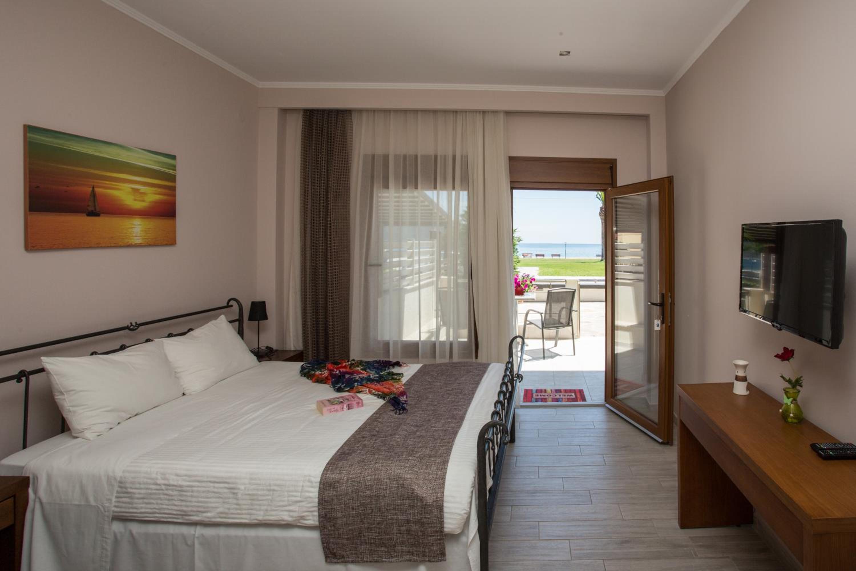 Studio with Sea View - Ground Floor