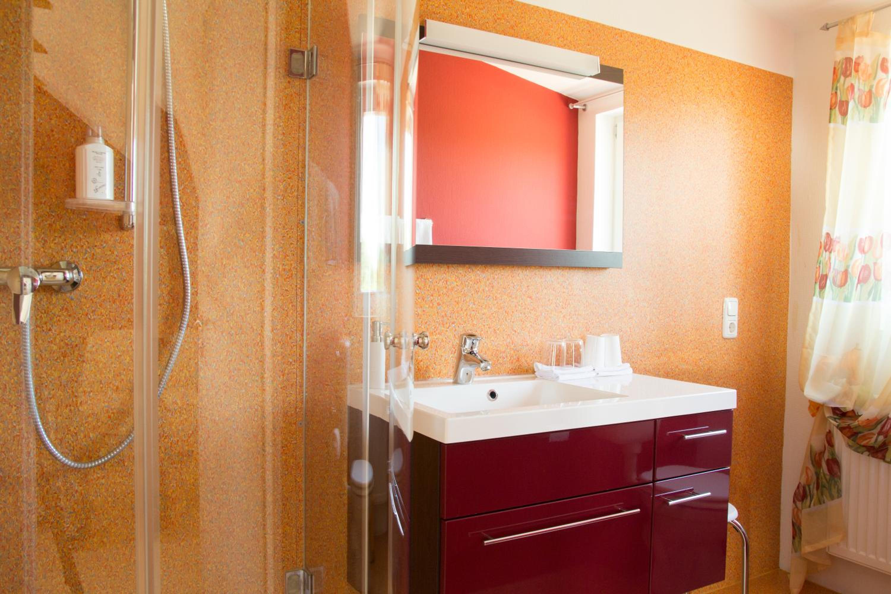 Suite with Balcony - Photo 5