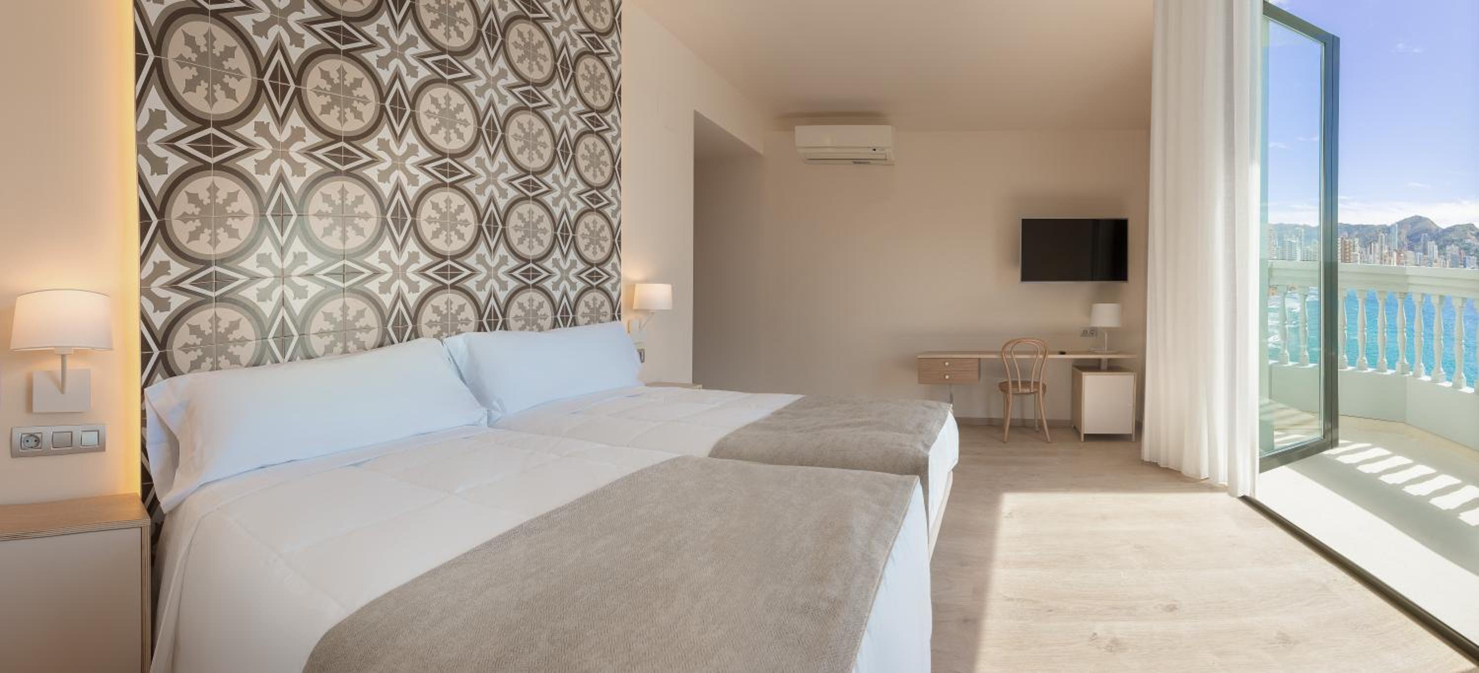 Twin Room with Sea View & Terrace - Photo 7