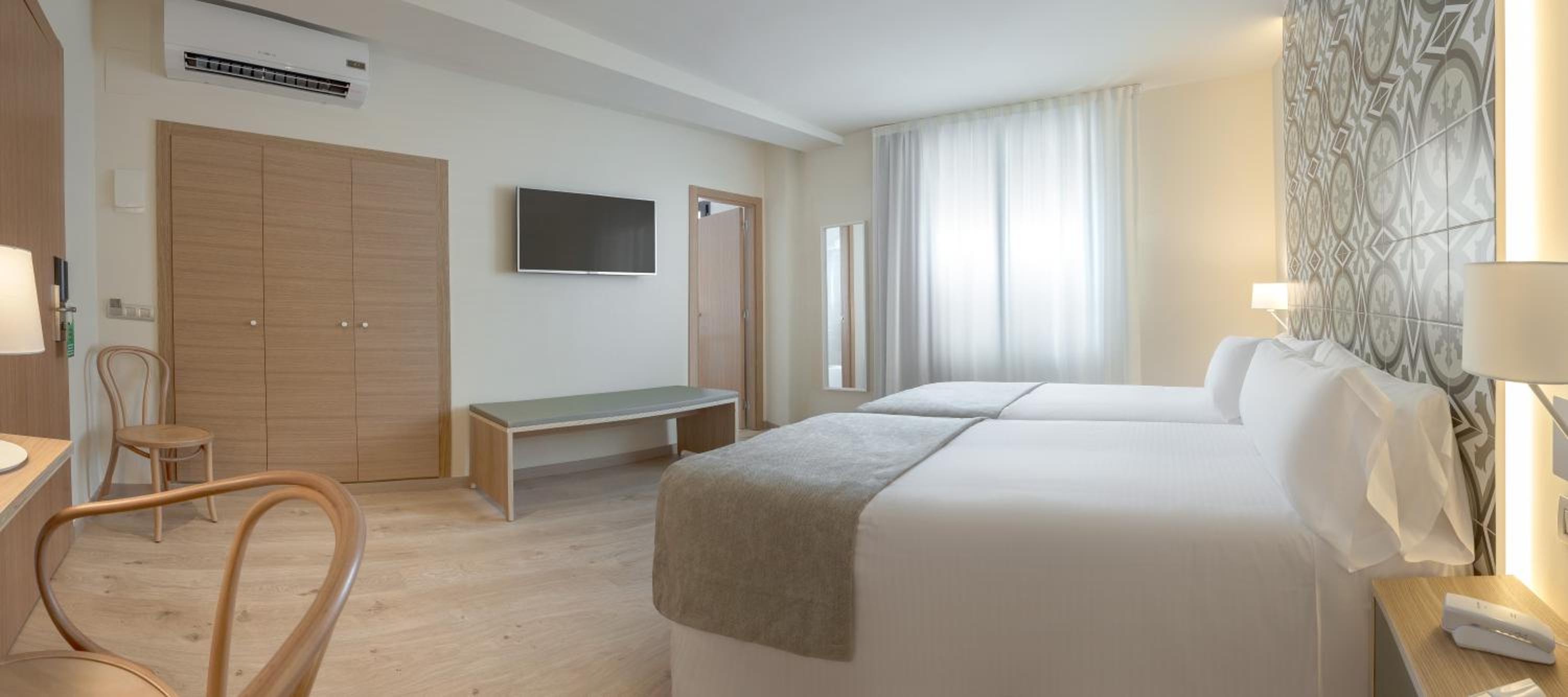 Twin Room with City View photo 3