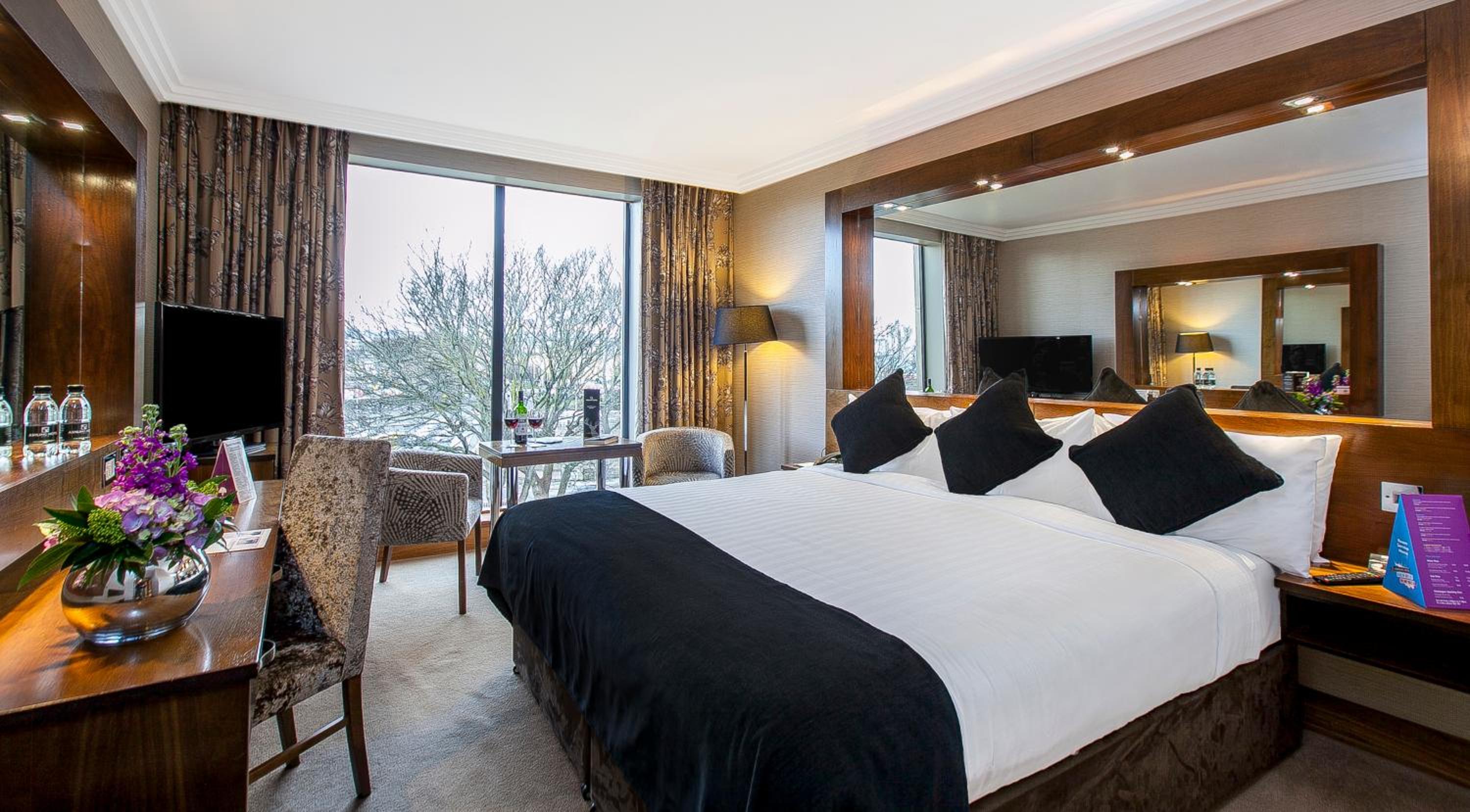 Superior King Room - Photo 1