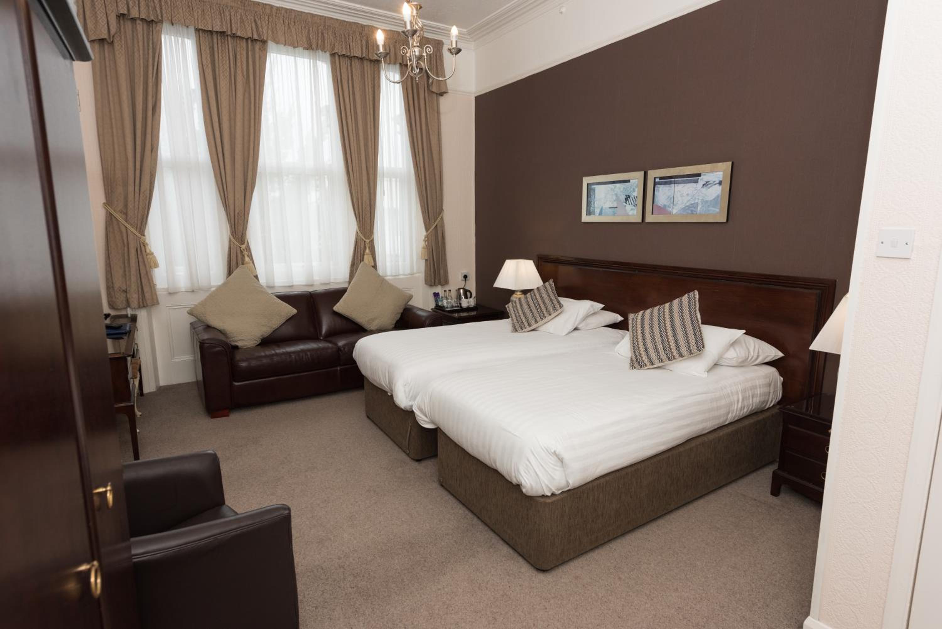 Double or Twin Room - Photo 2
