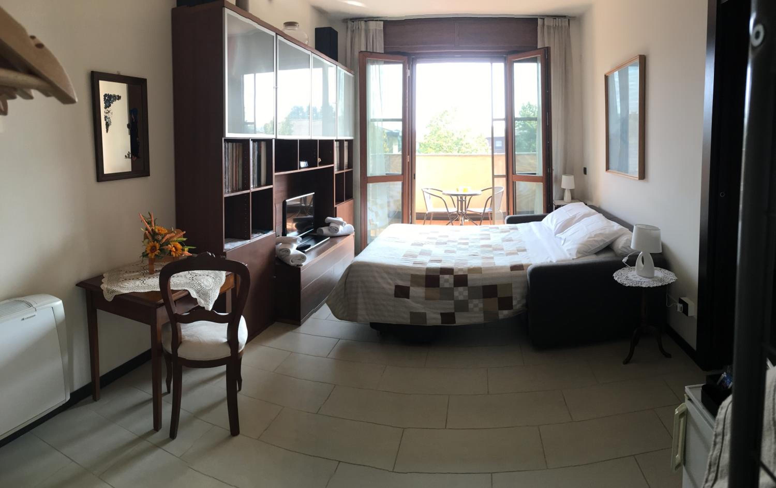 Standard Suite - Photo 15