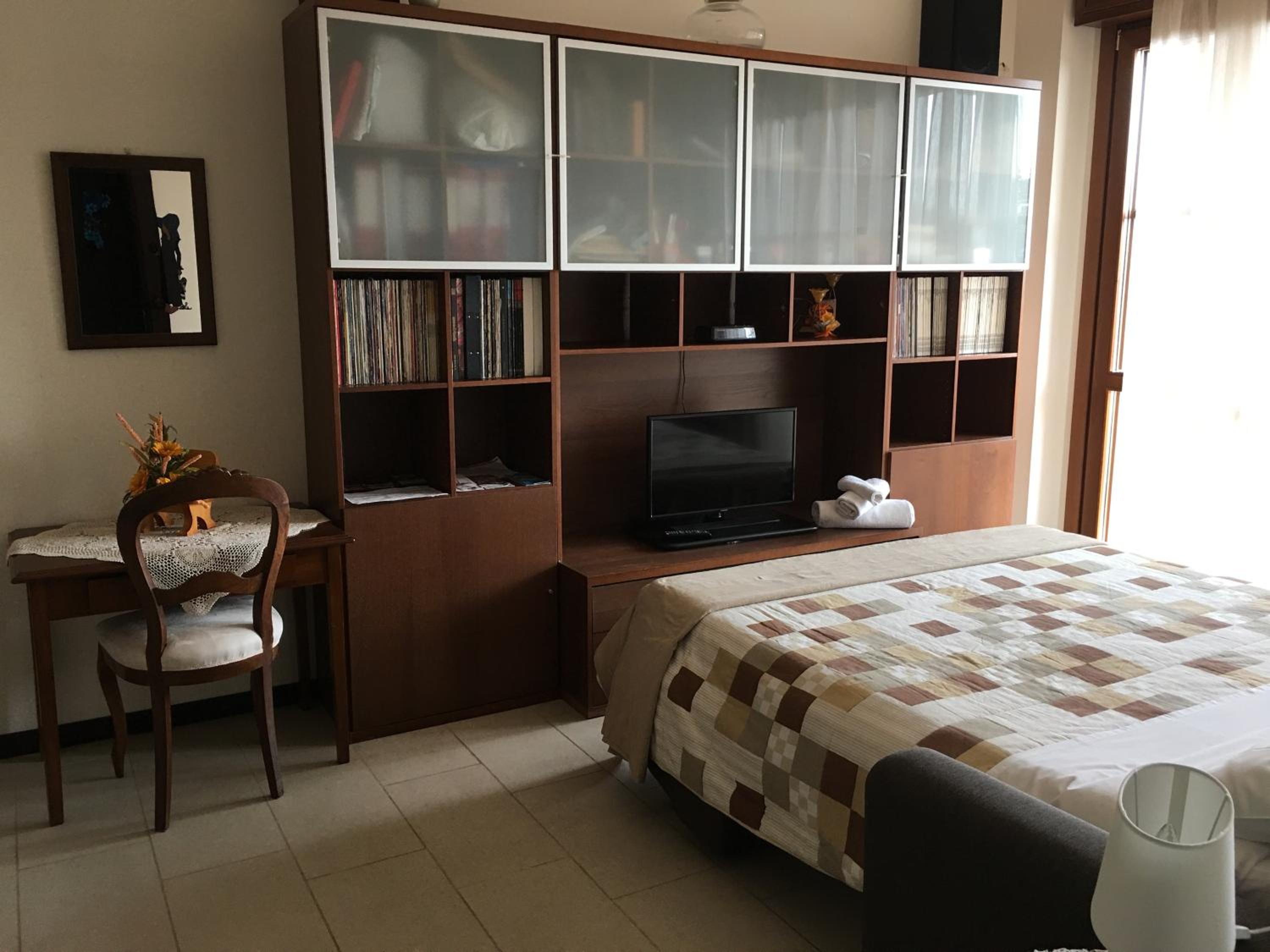 Standard Suite - Photo 3