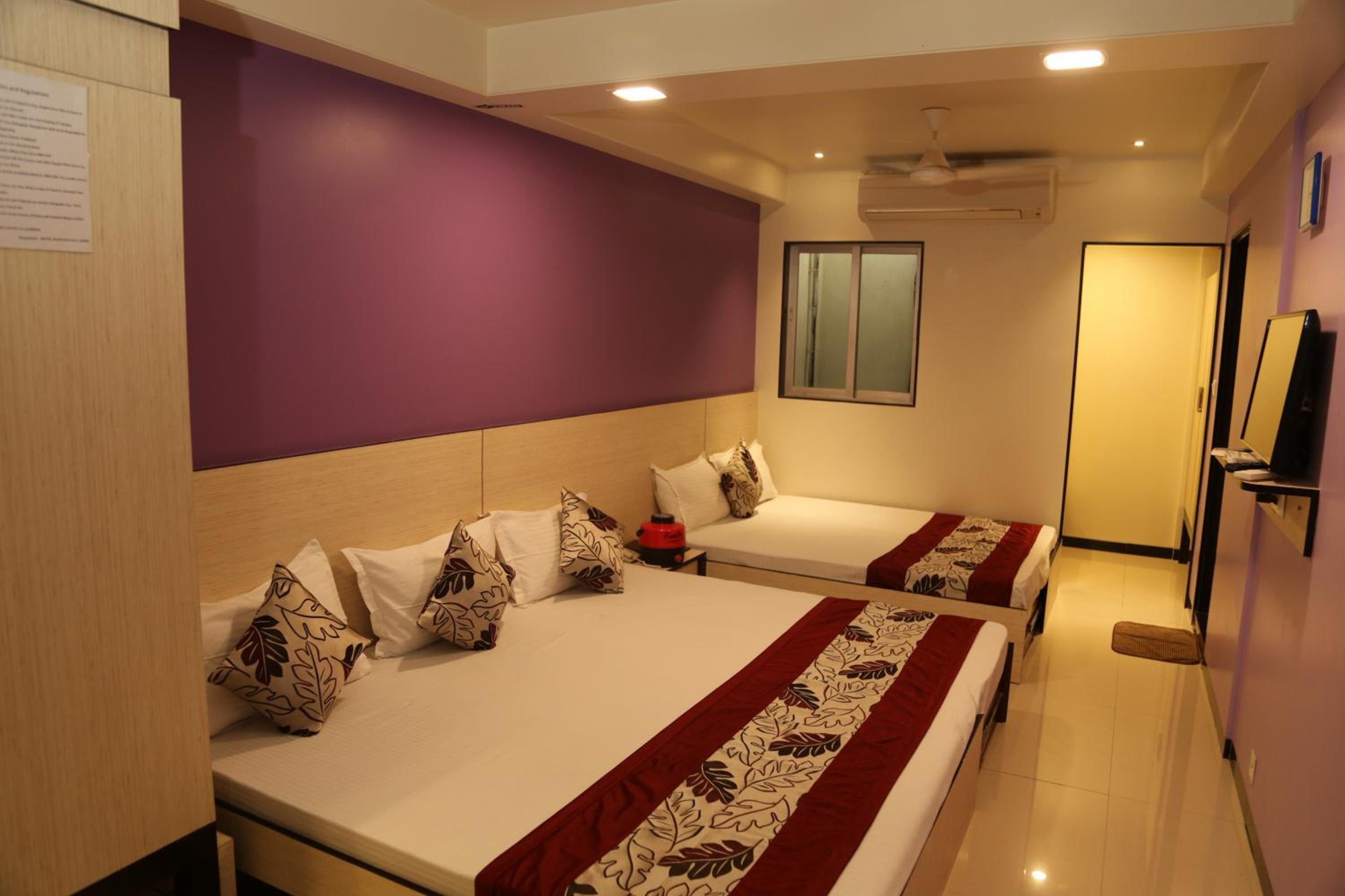 Deluxe Family Room