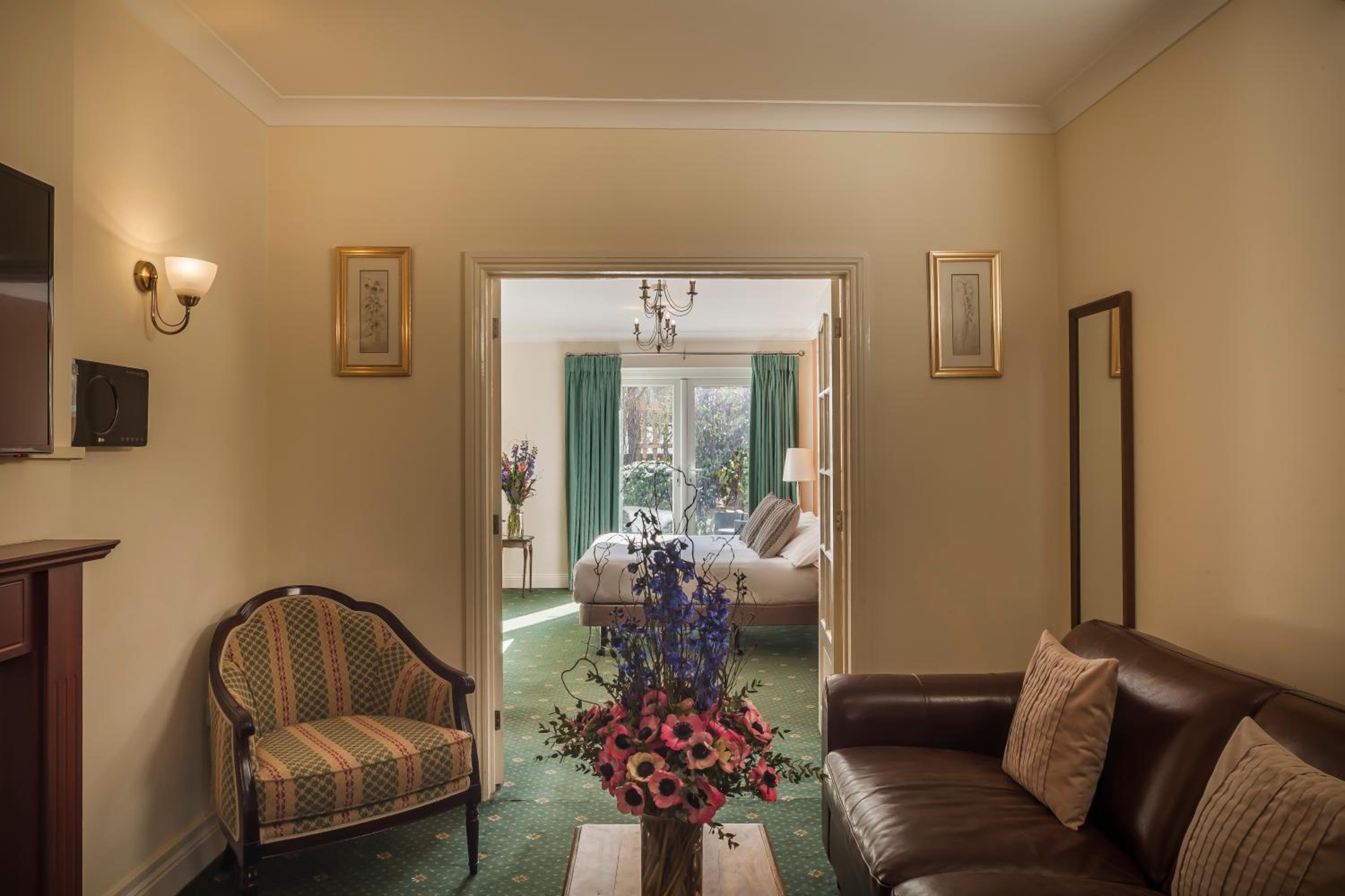 Suite - Photo 3