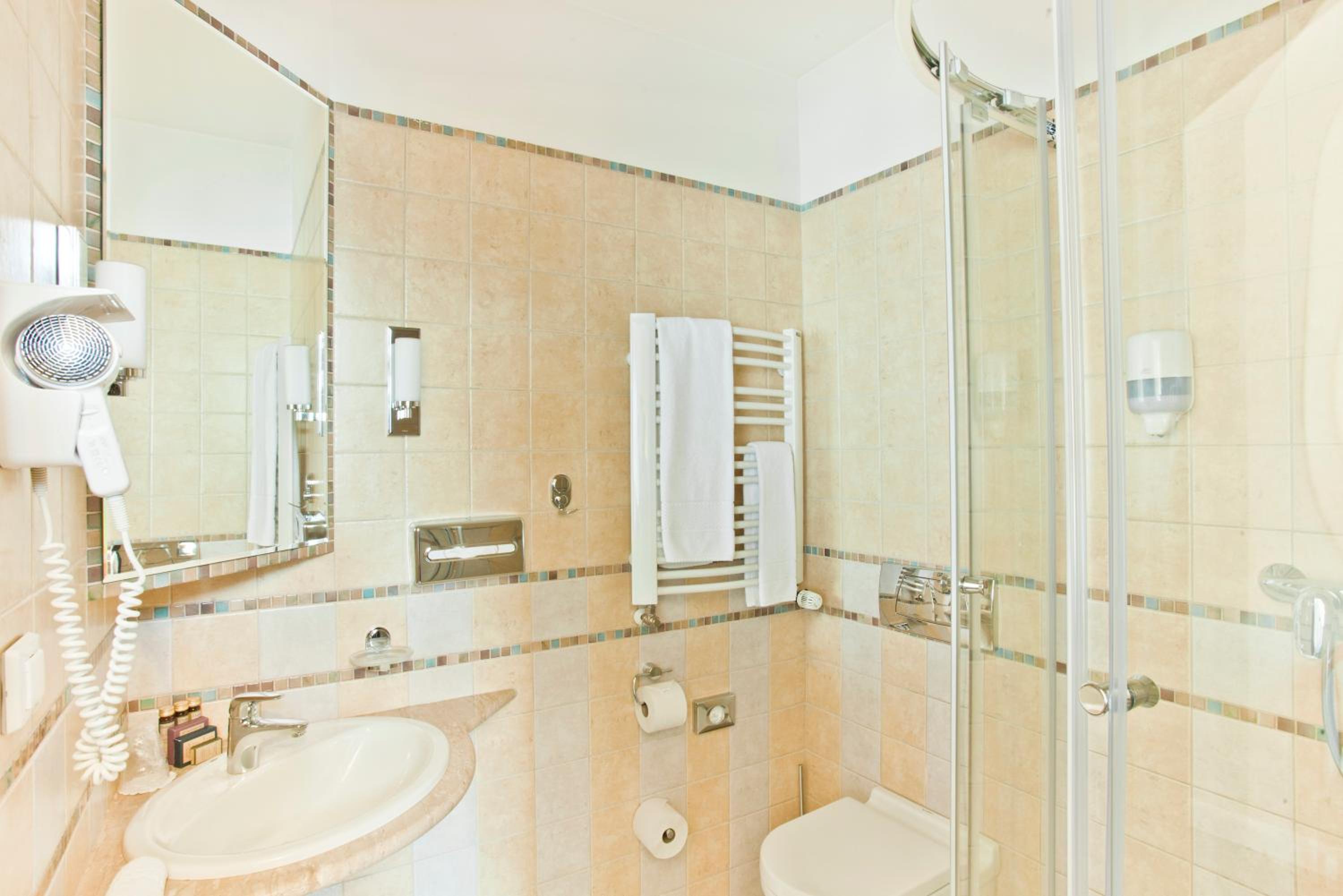 Superior Double or Twin Room - Photo 4