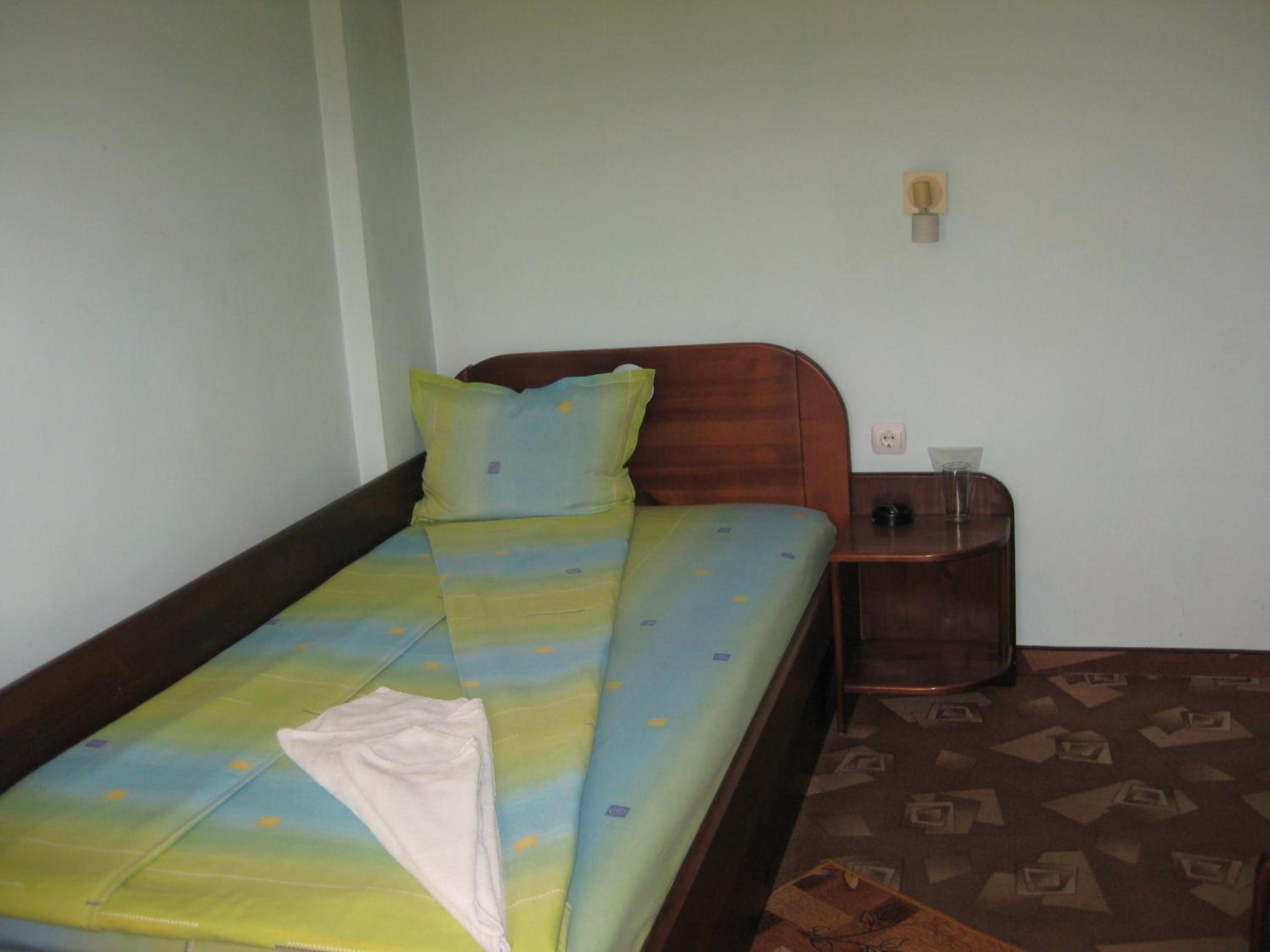 Economy Twin Room - Photo 2