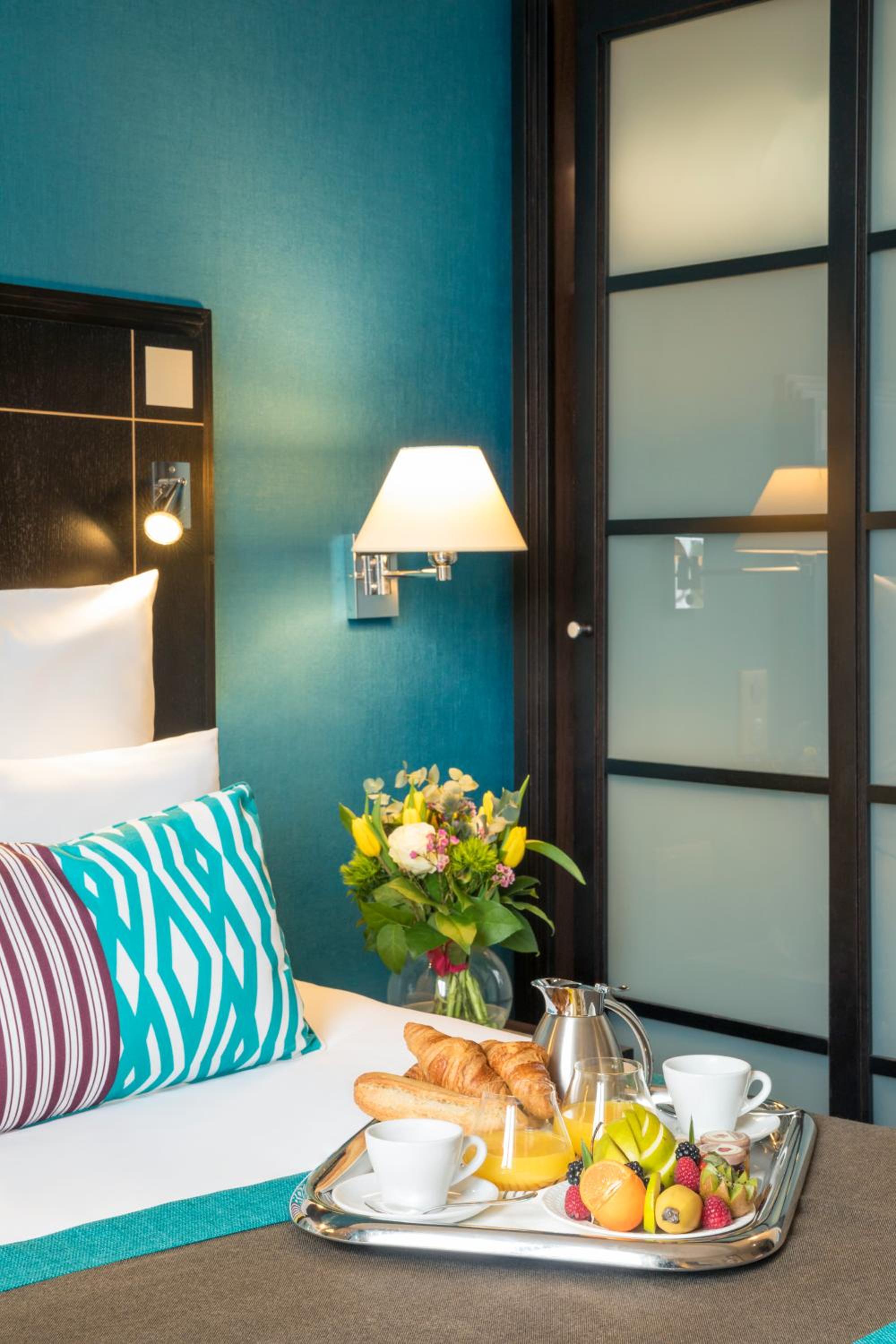 Classic Room with Park View - Photo 6