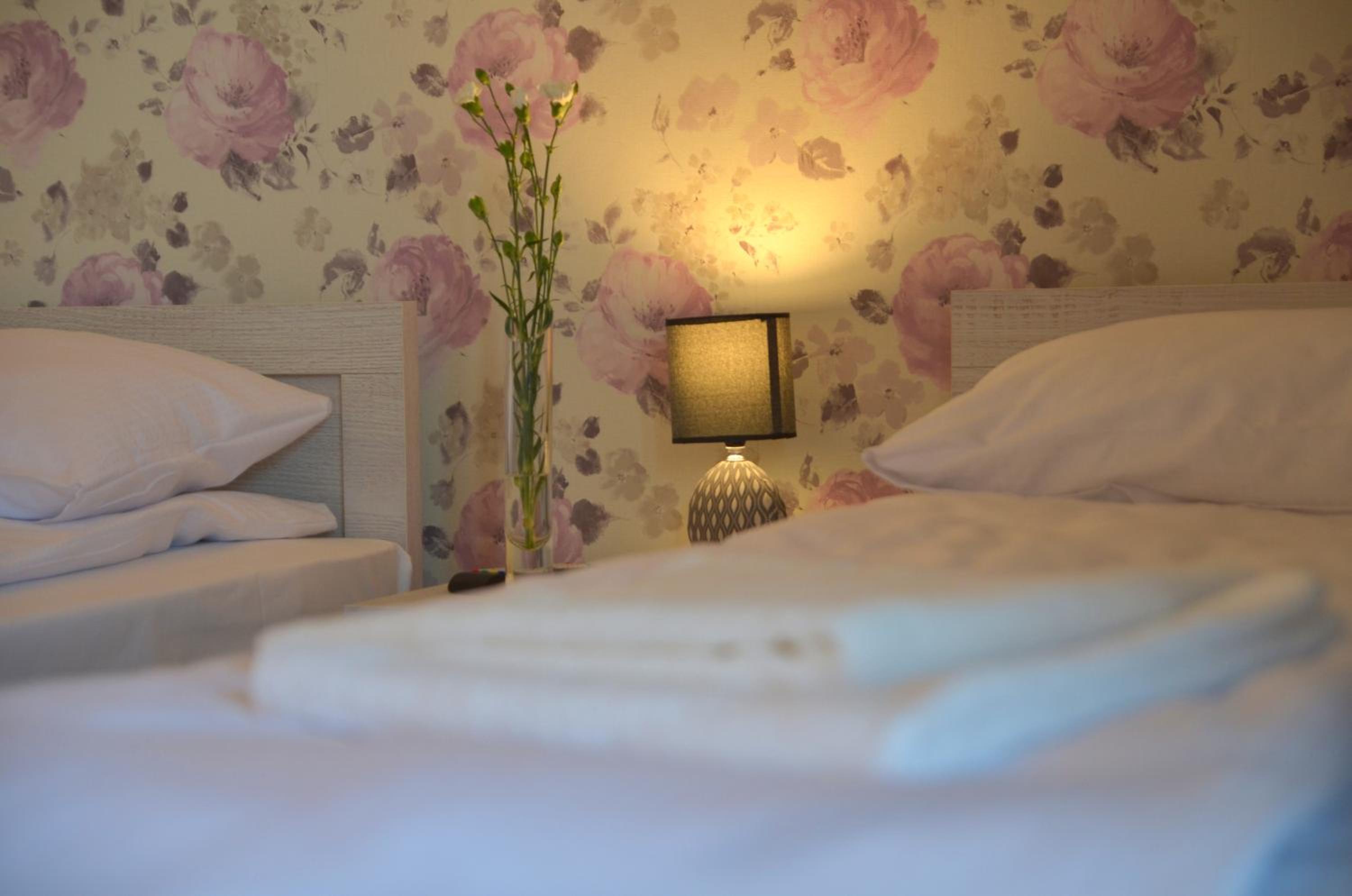 Double Room with Private Bathroom - Photo 4