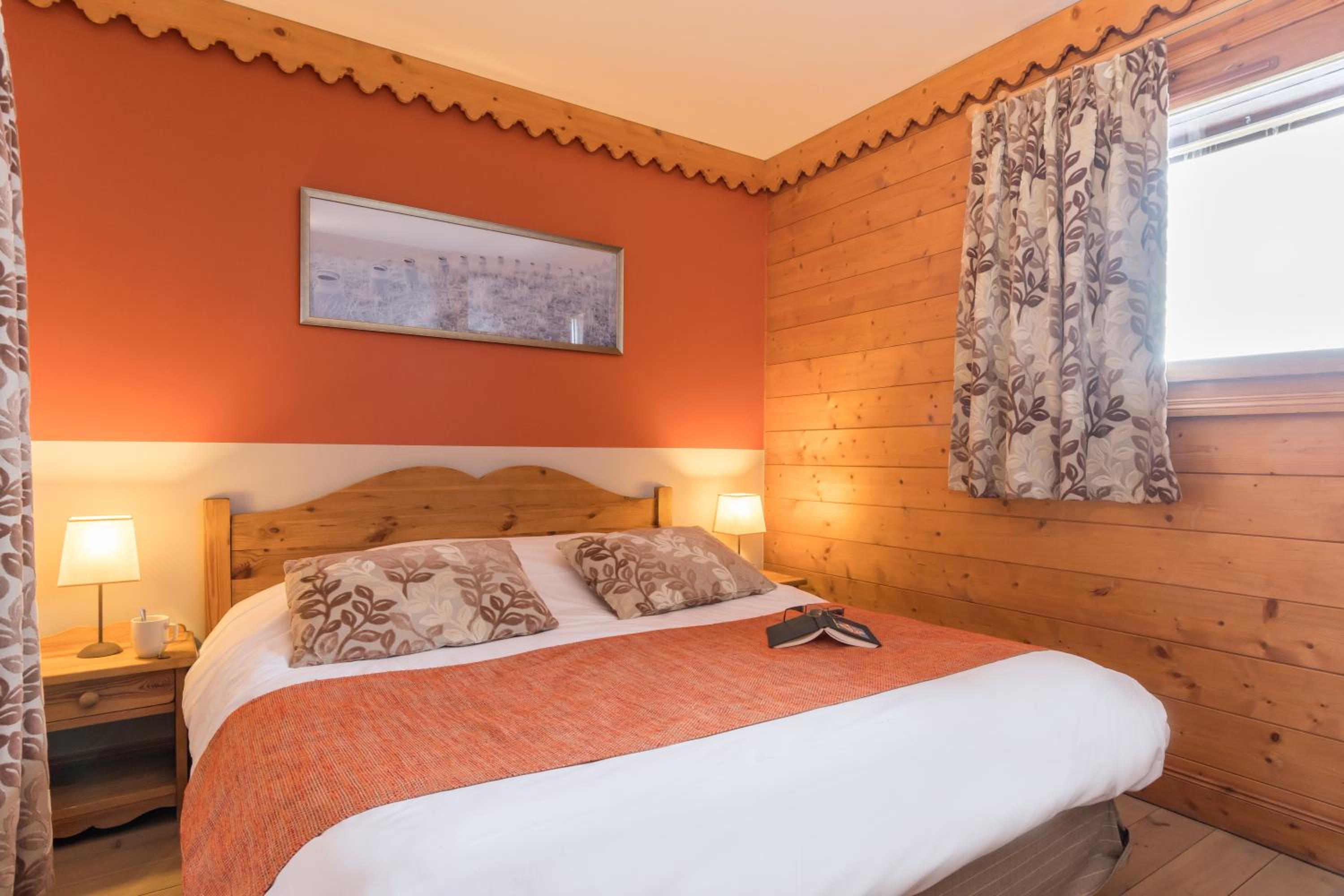 Two-Bedroom Apartment with Sleeping alcove and Balcony (7 People)