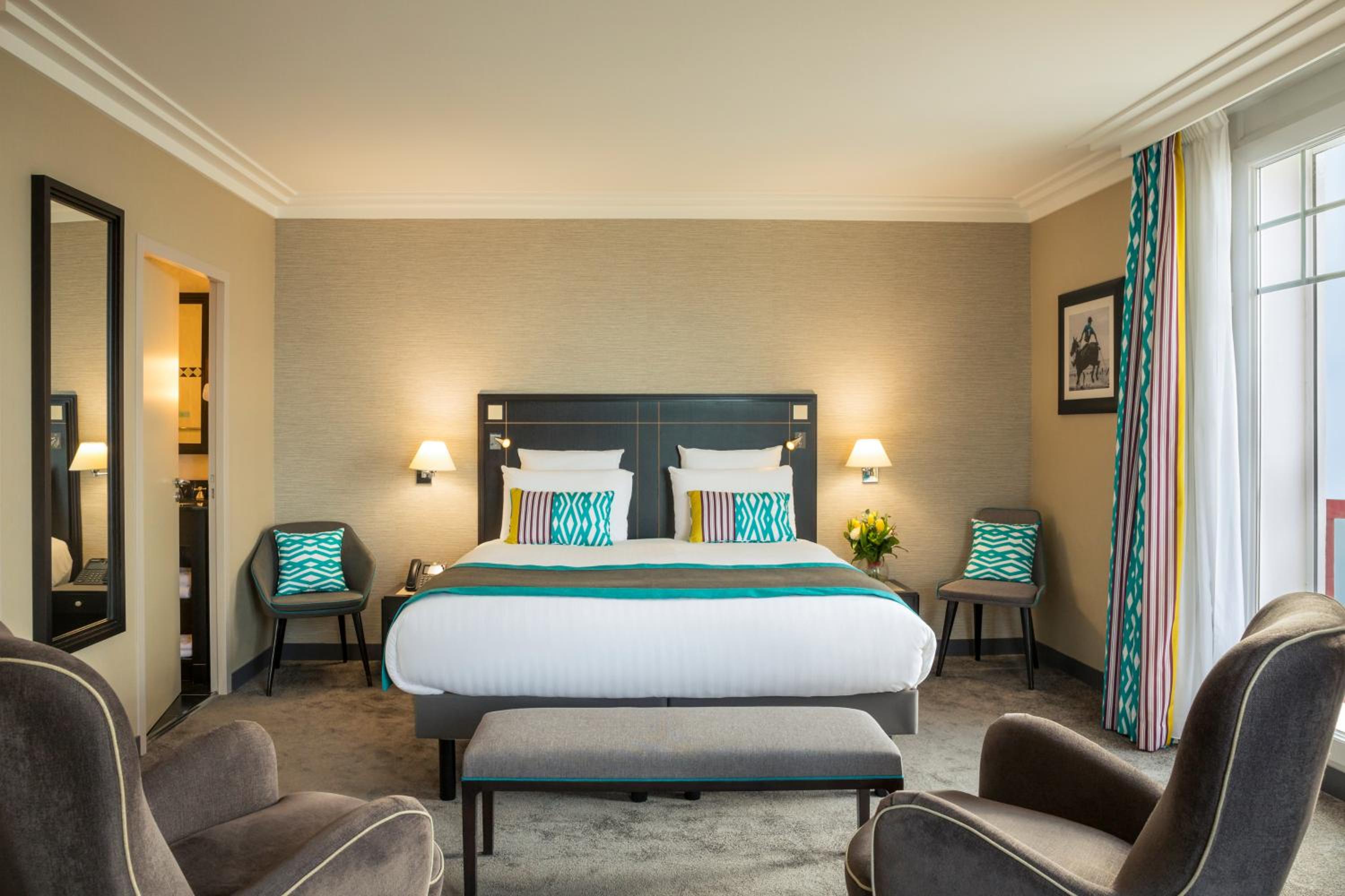 Junior Suite with One Double Bed or Twin Beds - Seafront - Photo 8