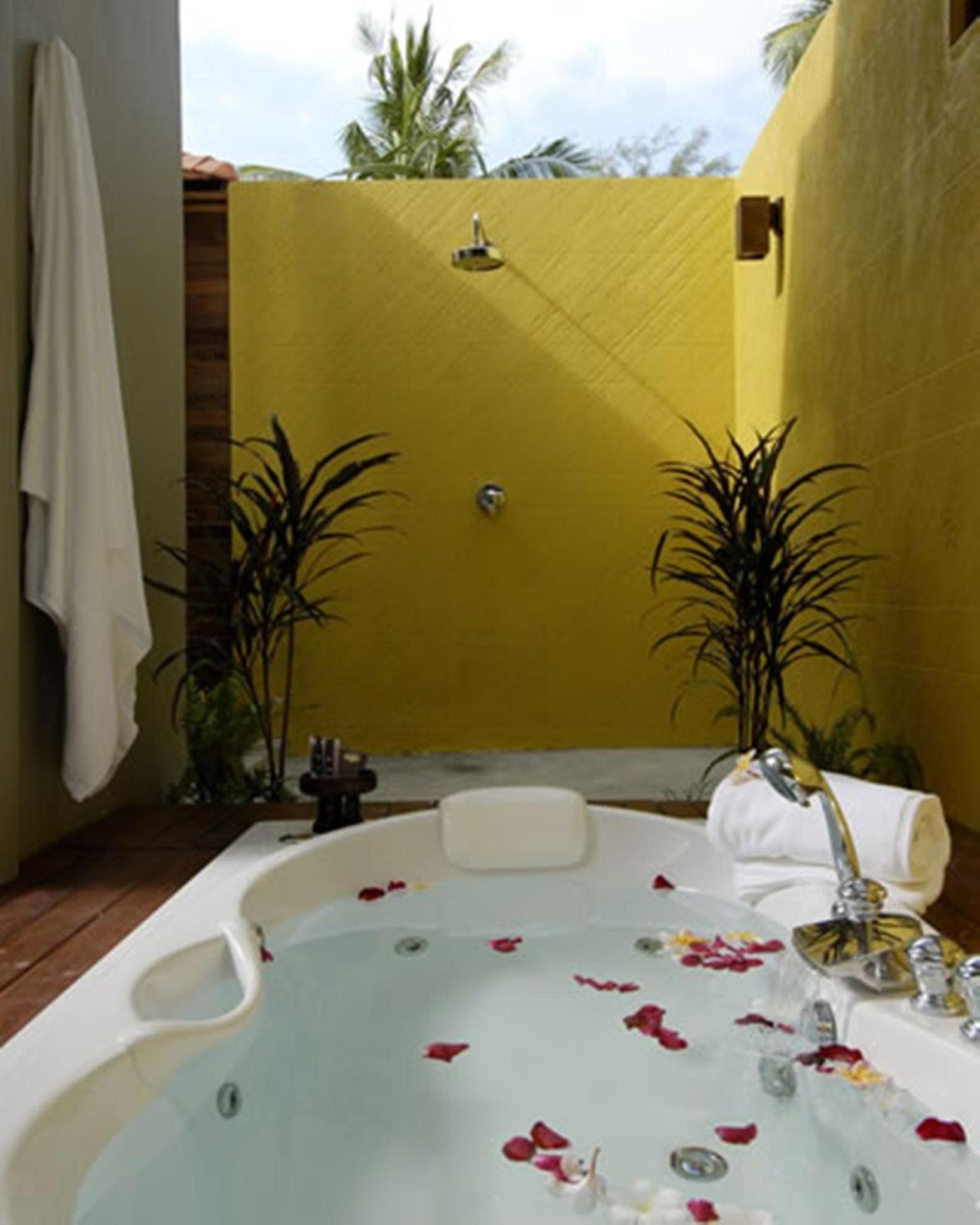 One-Bedroom Bungalow with Garden View photo 2