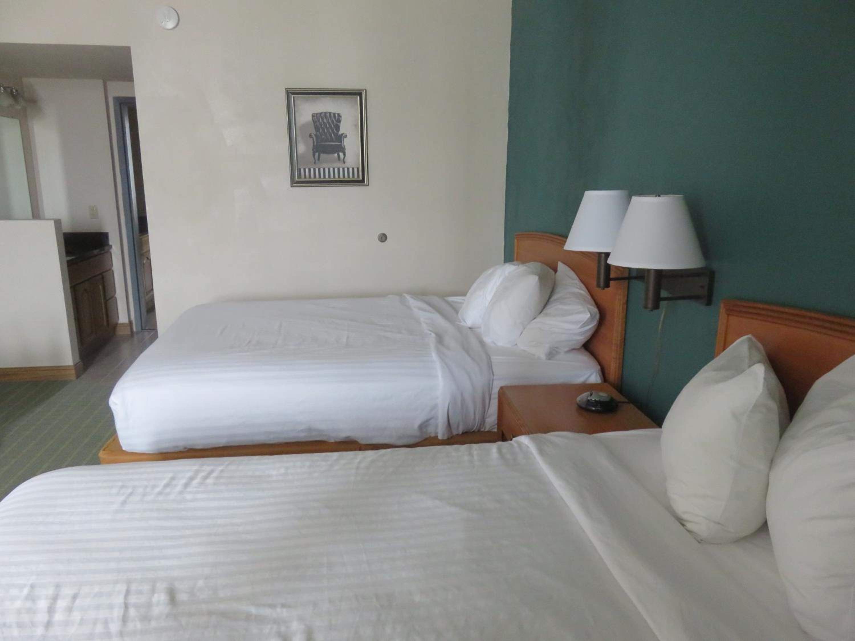 Two-Bedroom Apartment with One King Bed and Two Queen beds - Non-Smoking - Photo 1