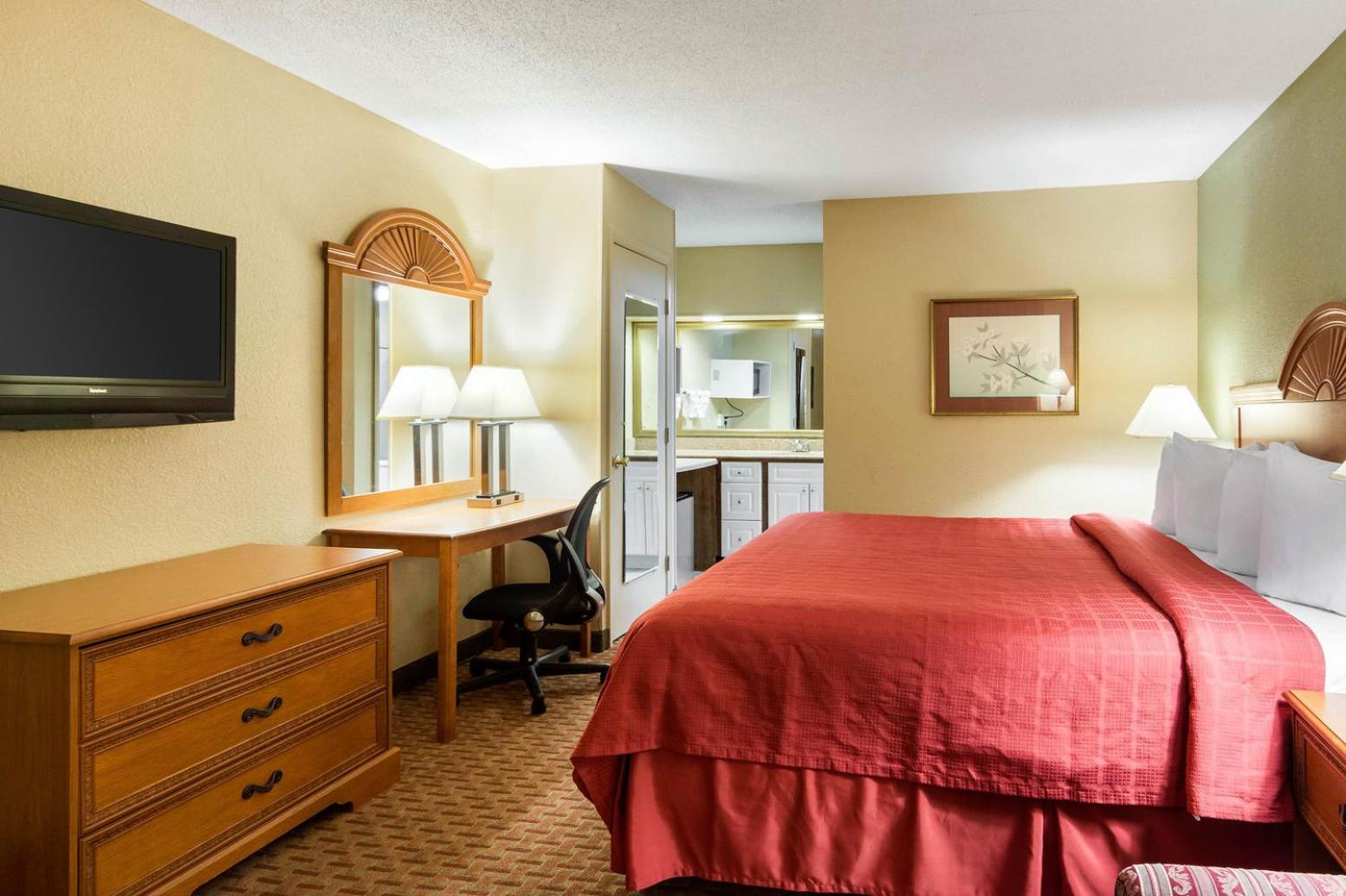 King Room - Non-Smoking photo 2