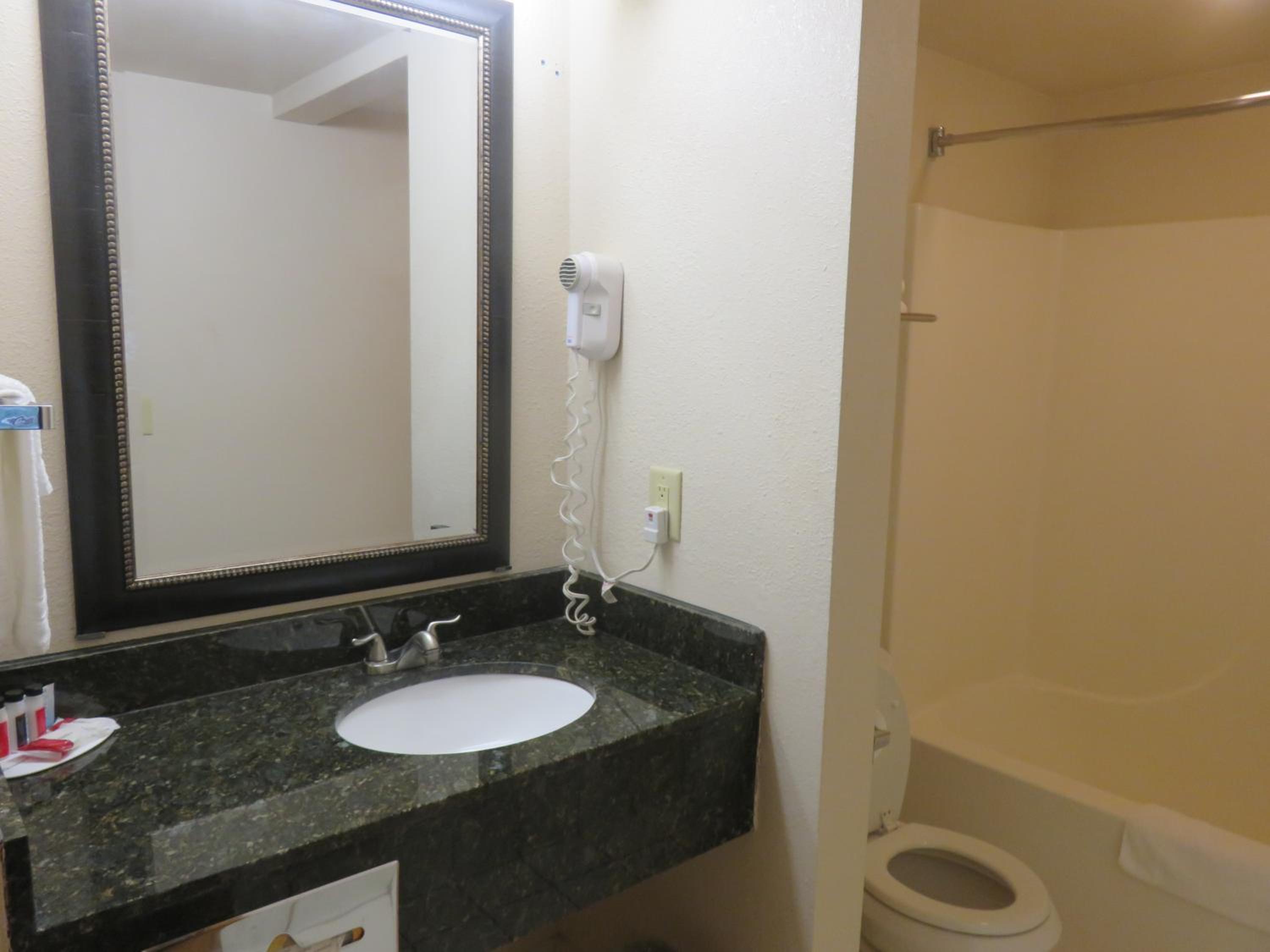 King Room - Non-Smoking - Photo 2
