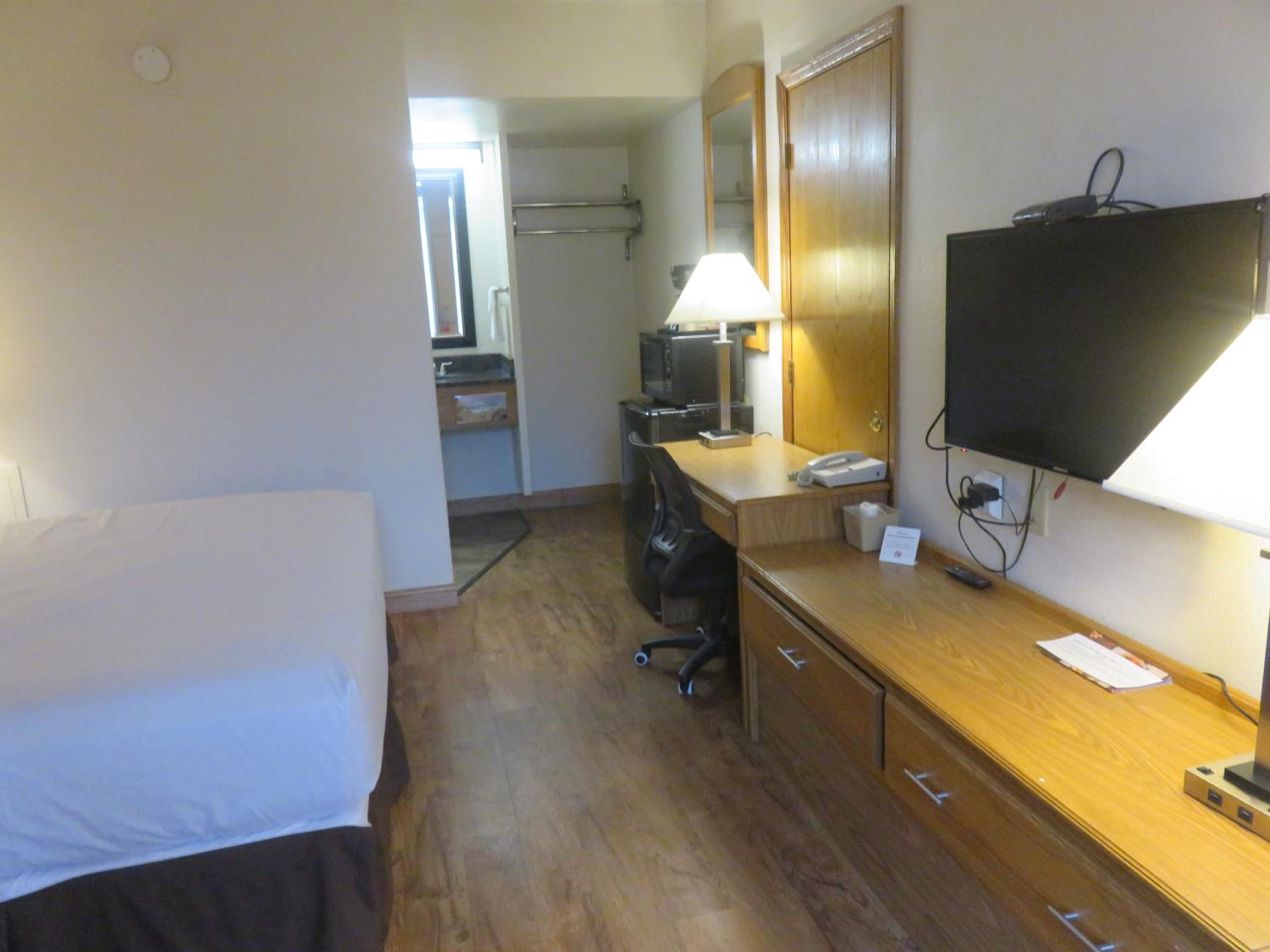 King Room - Pet Friendly/Non-Smoking - Photo 1