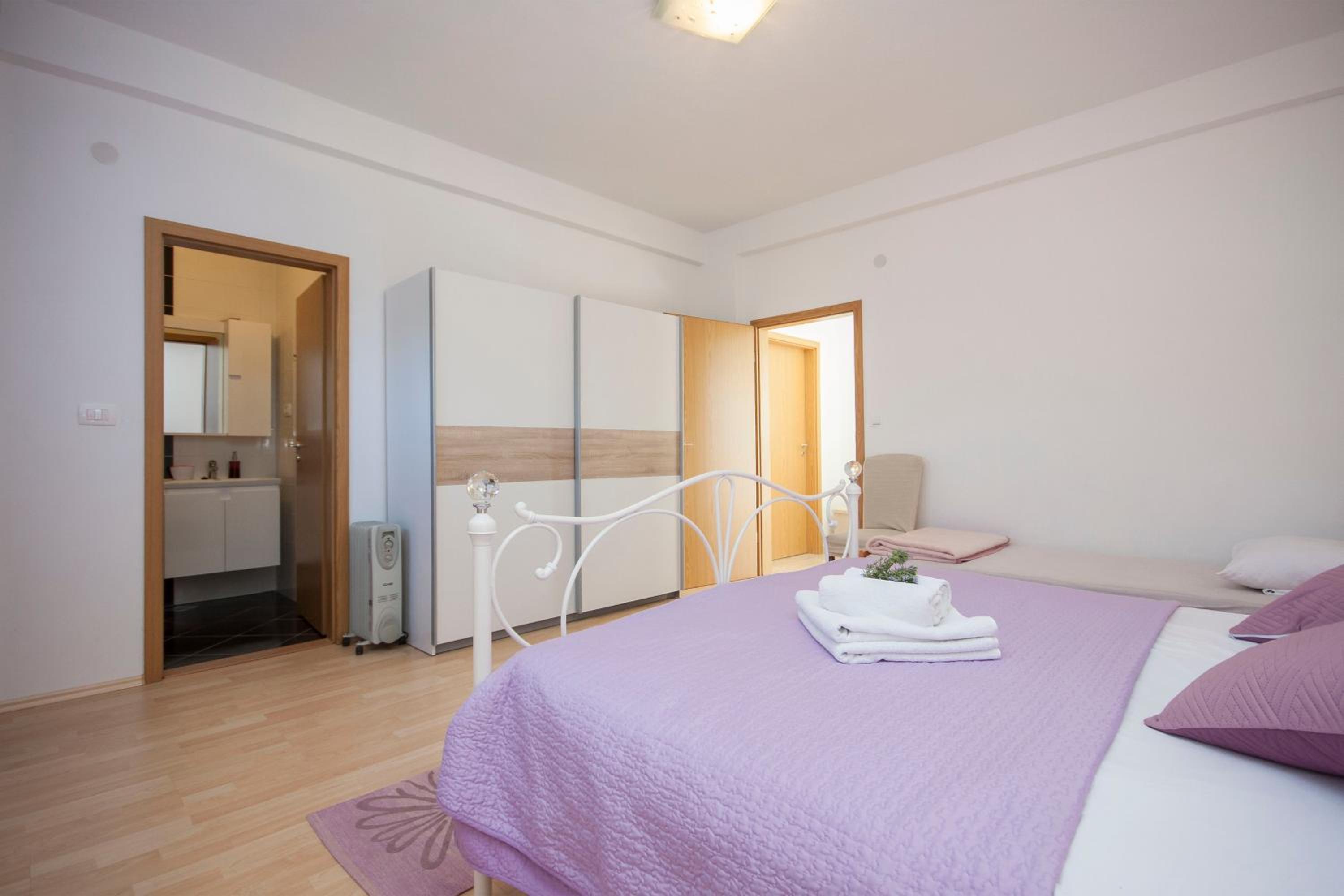 Triple Room - Photo 8