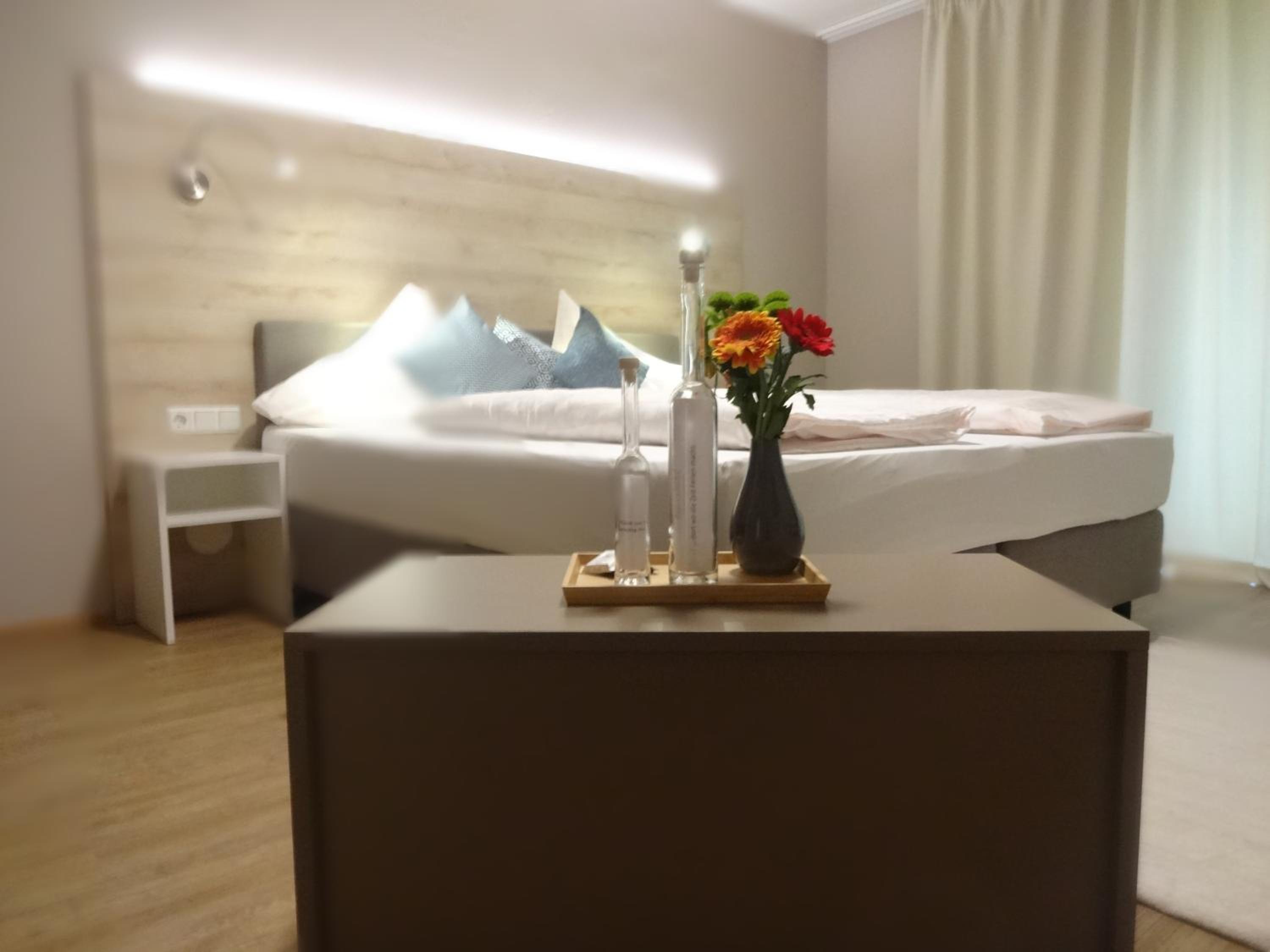 Classic Double or Twin Room with Balcony - Photo 5