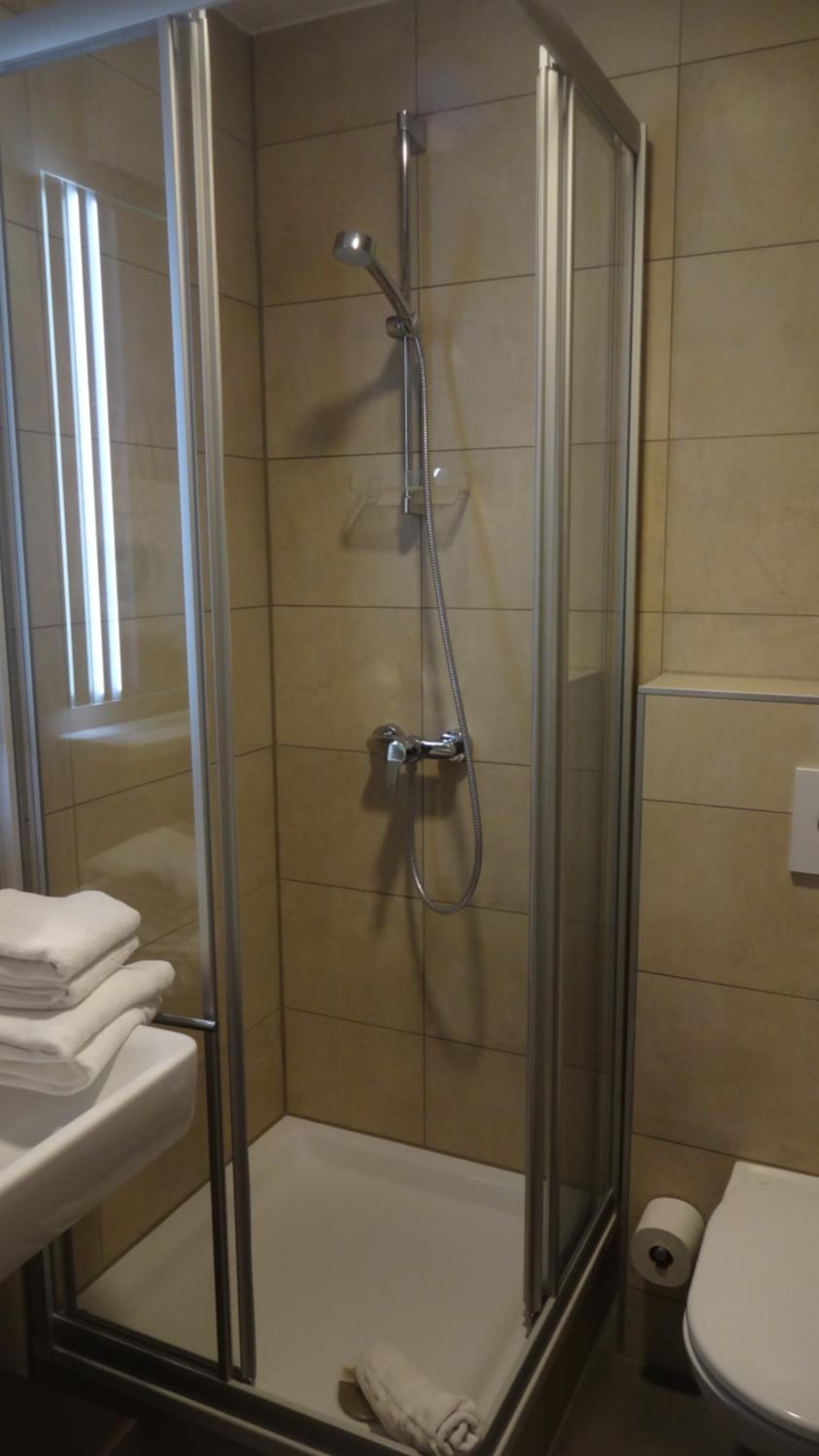 Classic Double or Twin Room with Balcony - Photo 6