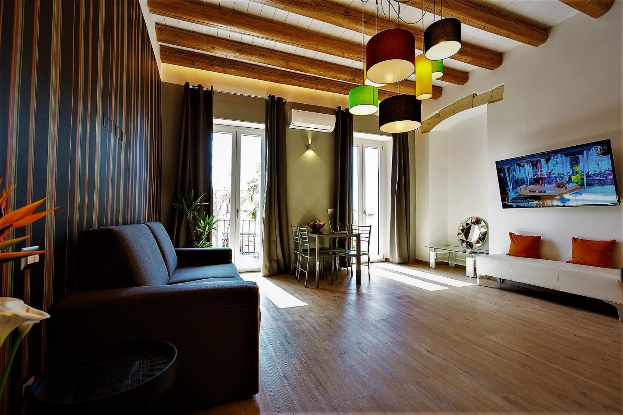 Suite with Balcony - Photo 10