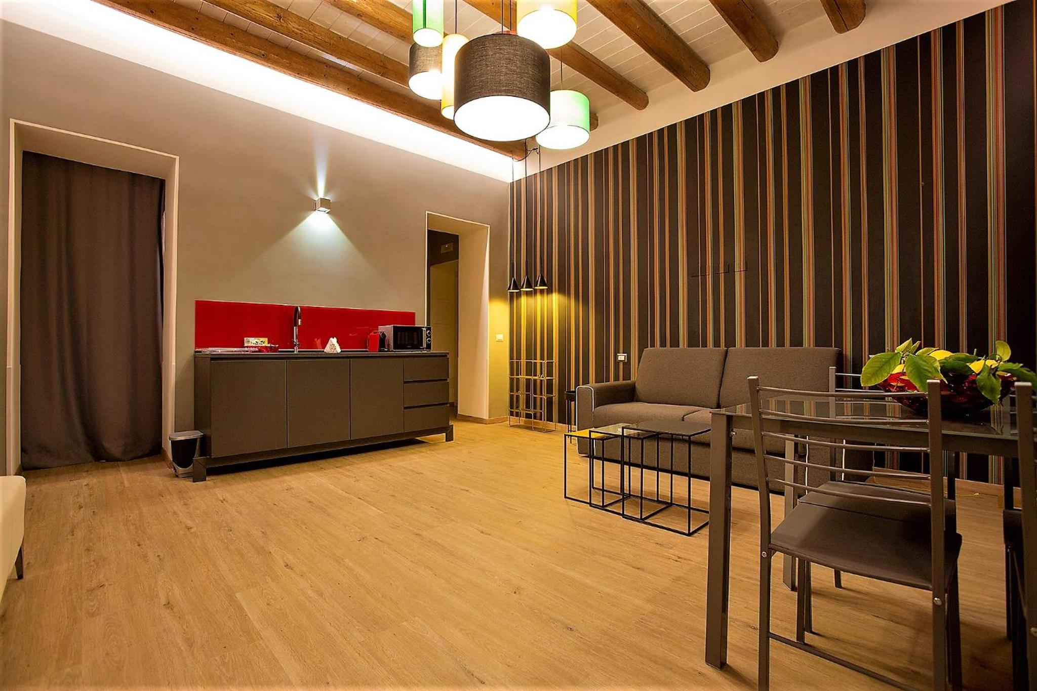 Suite with Balcony - Photo 11