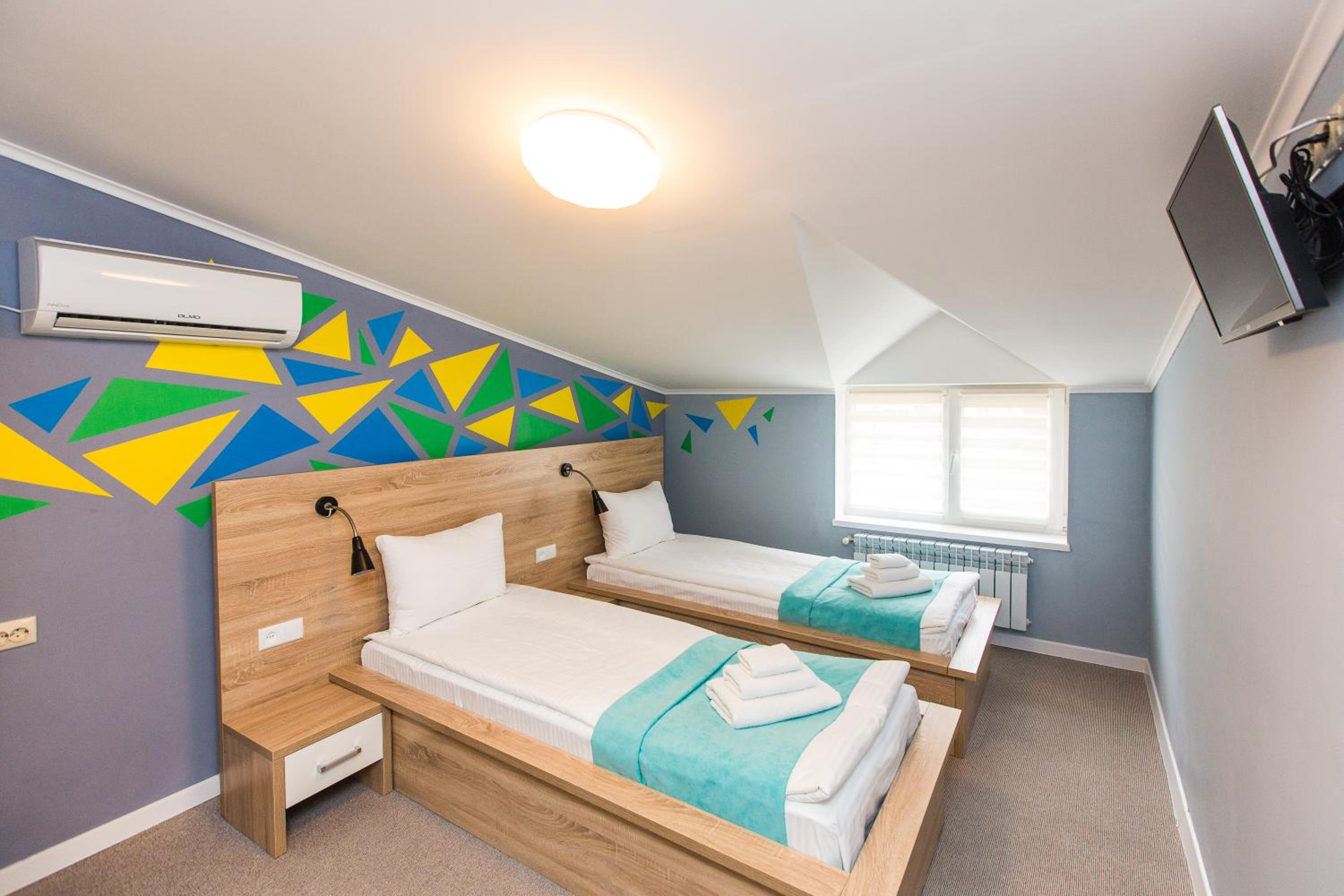 Economy Twin Room photo 2