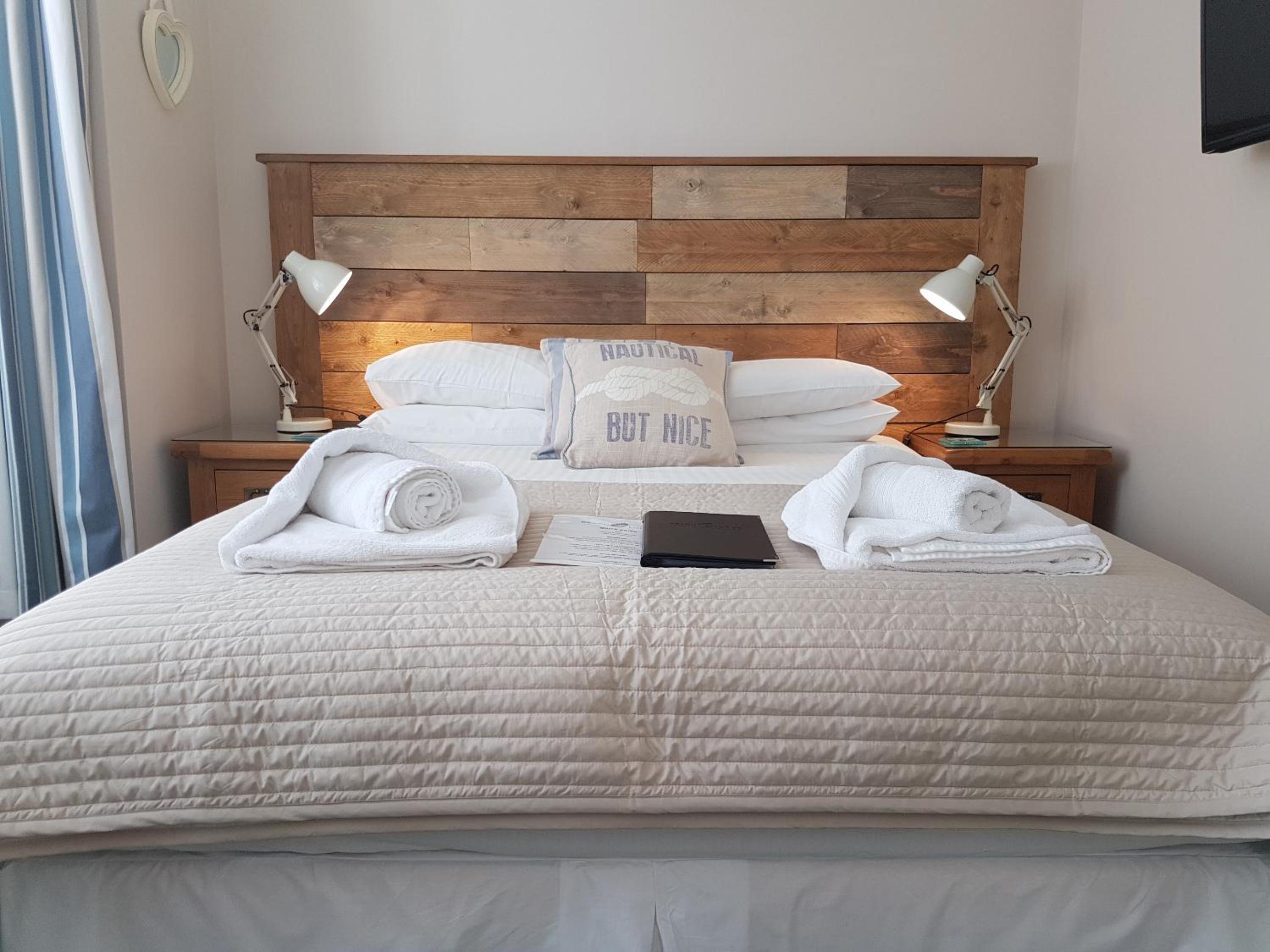 Deluxe Double Room with Shower photo 3