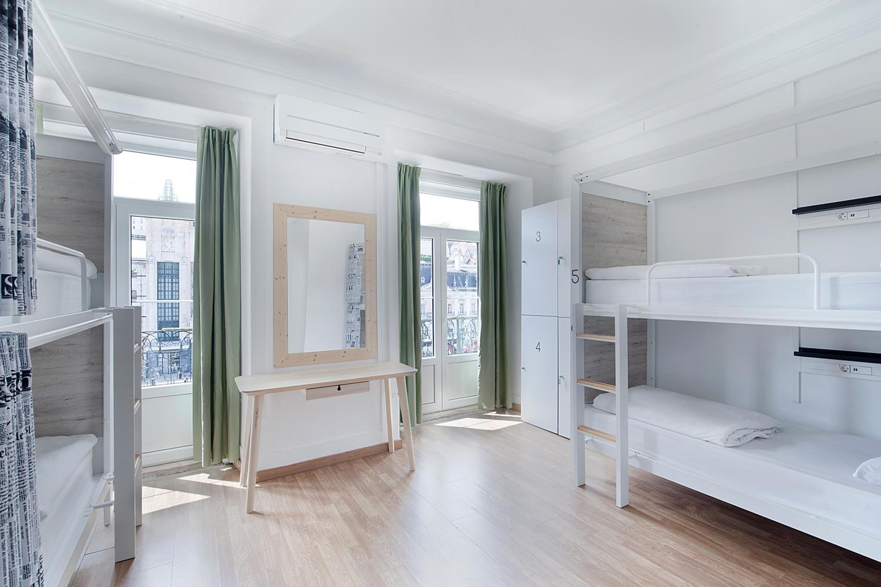 Bed in 6-Bed Female Dormitory Room photo 1