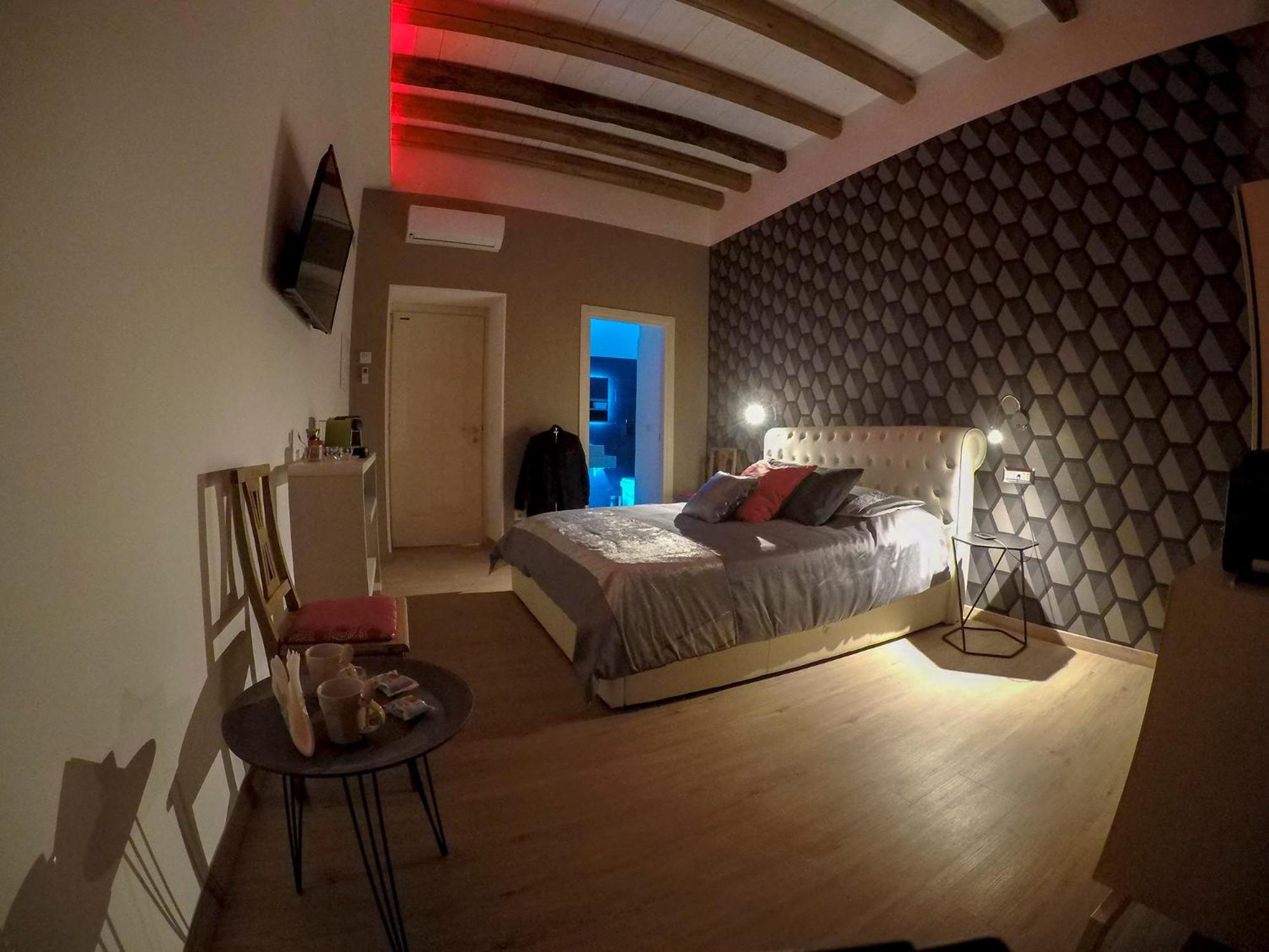 Deluxe Double Room - Photo 7
