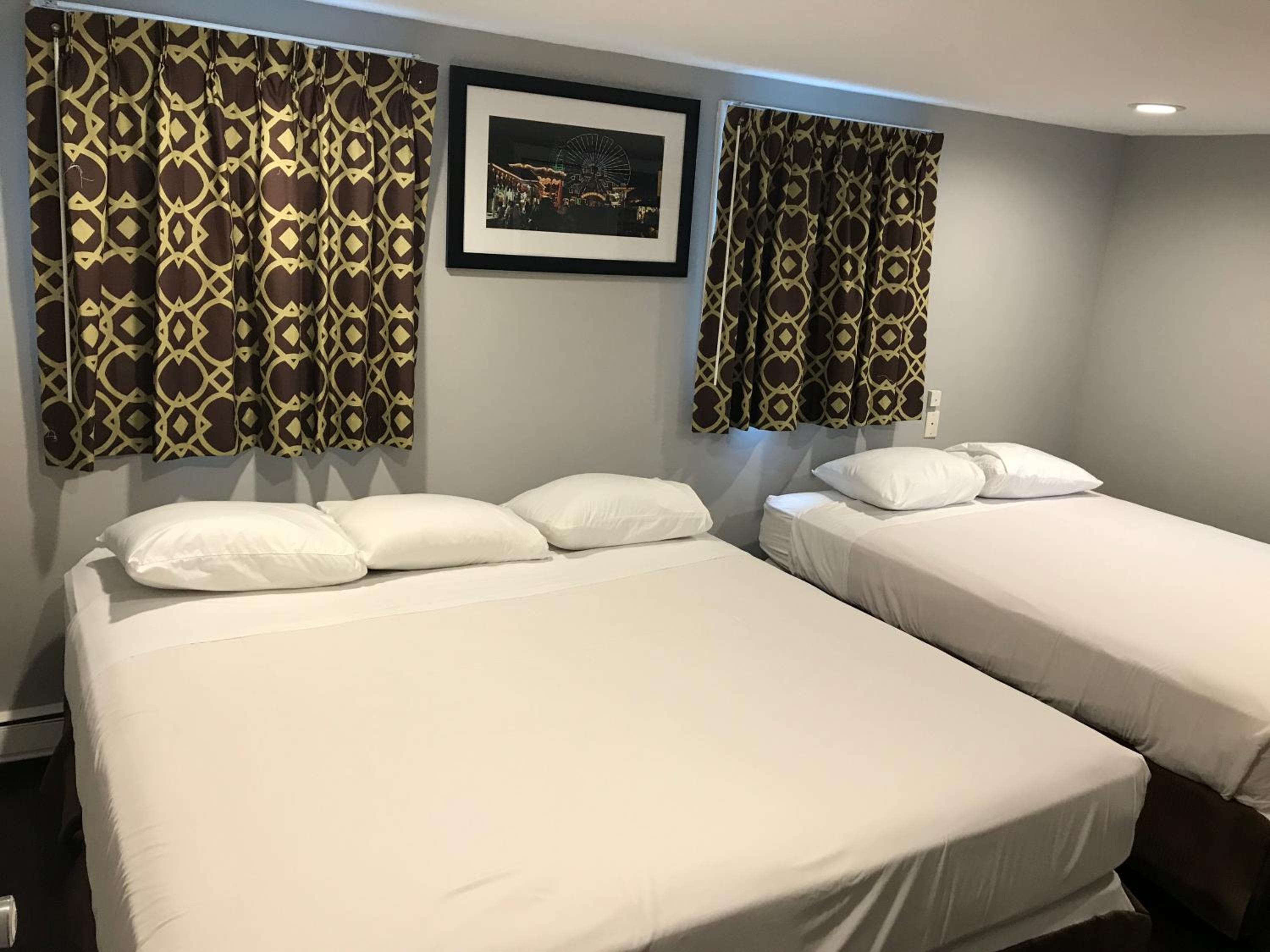 Two-Bedroom Suite with Four Queen Beds - Non-Smoking photo 3