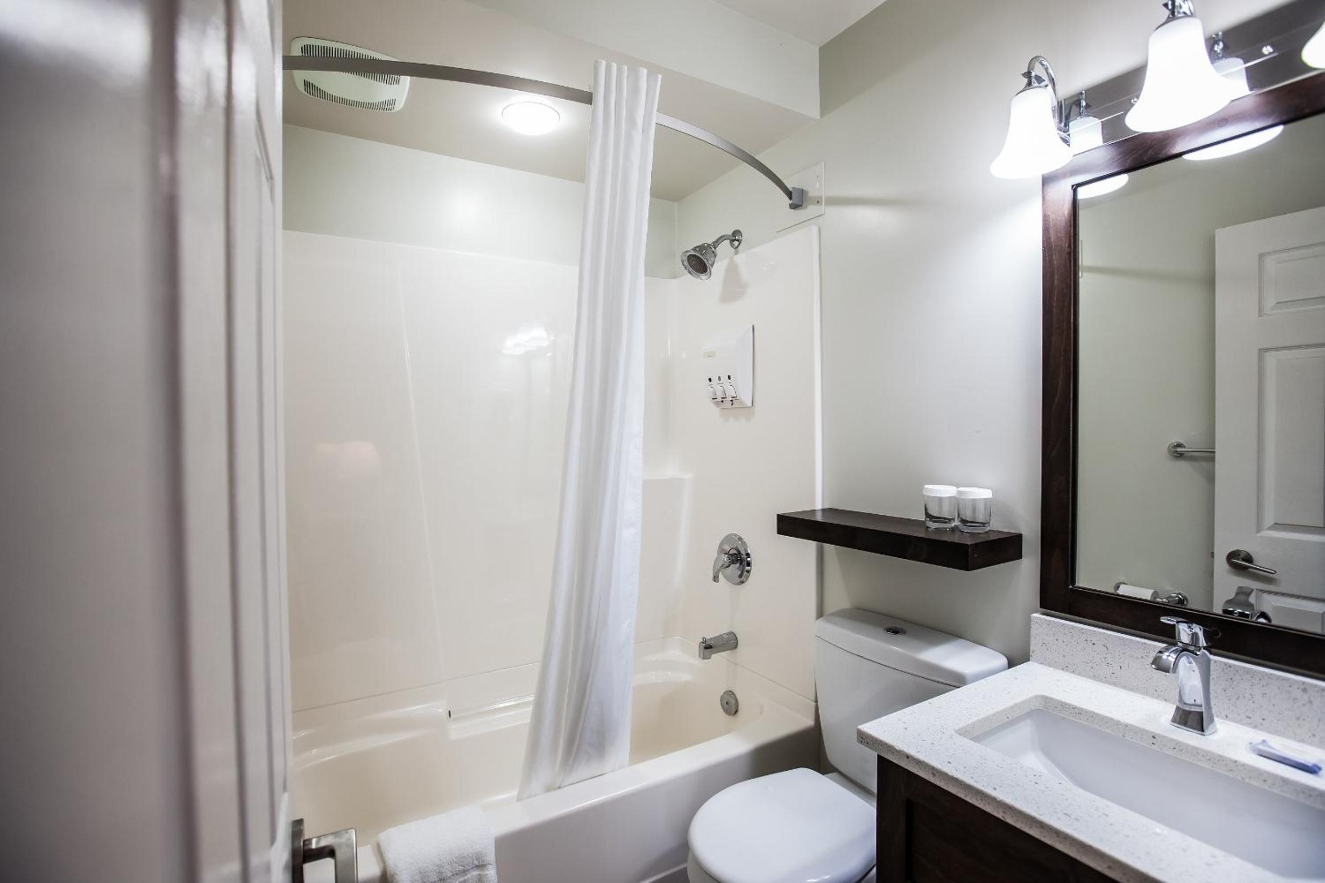 King Room with Spa Bath Non-Pet Friendly - Photo 4