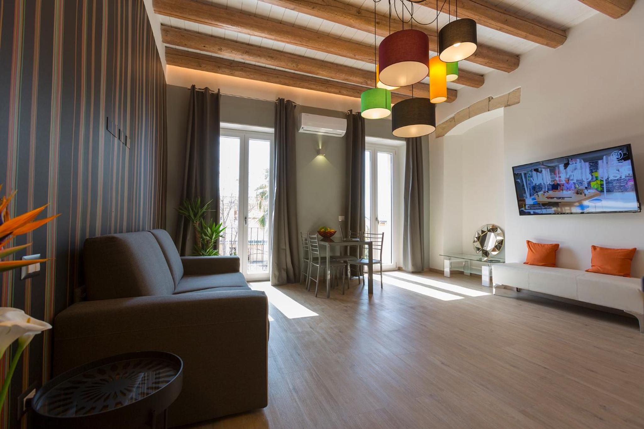 Suite with Balcony - Photo 12