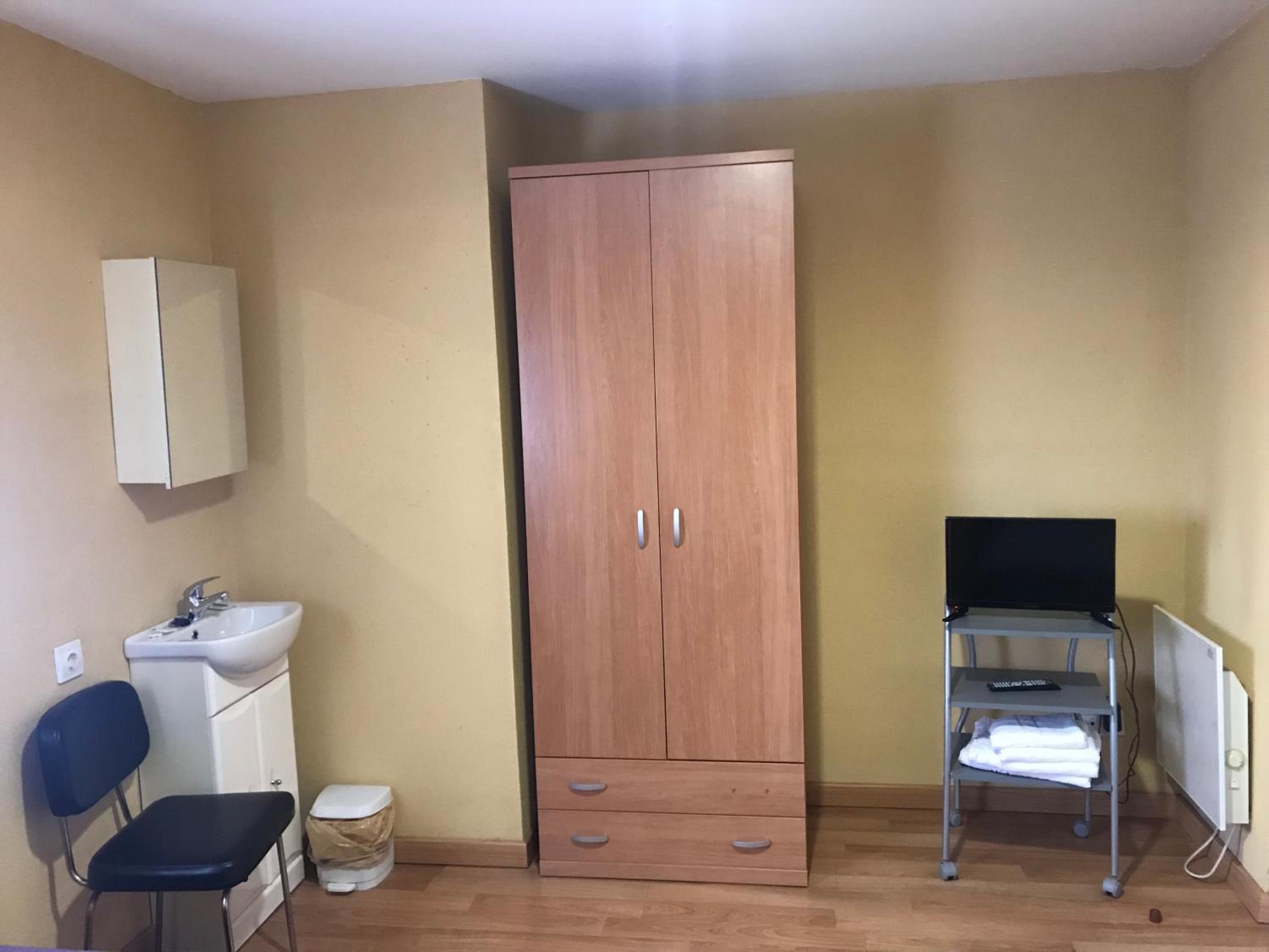 Habitación Triple con Baño Compartido