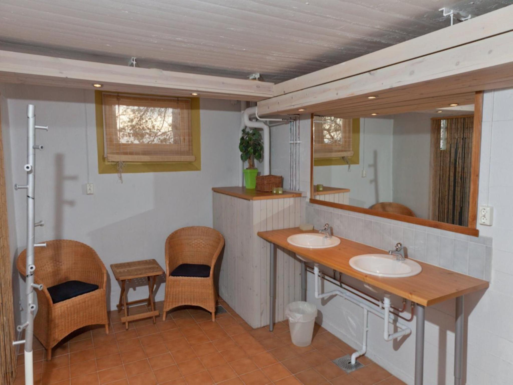Apartment with Terrace - Photo 15
