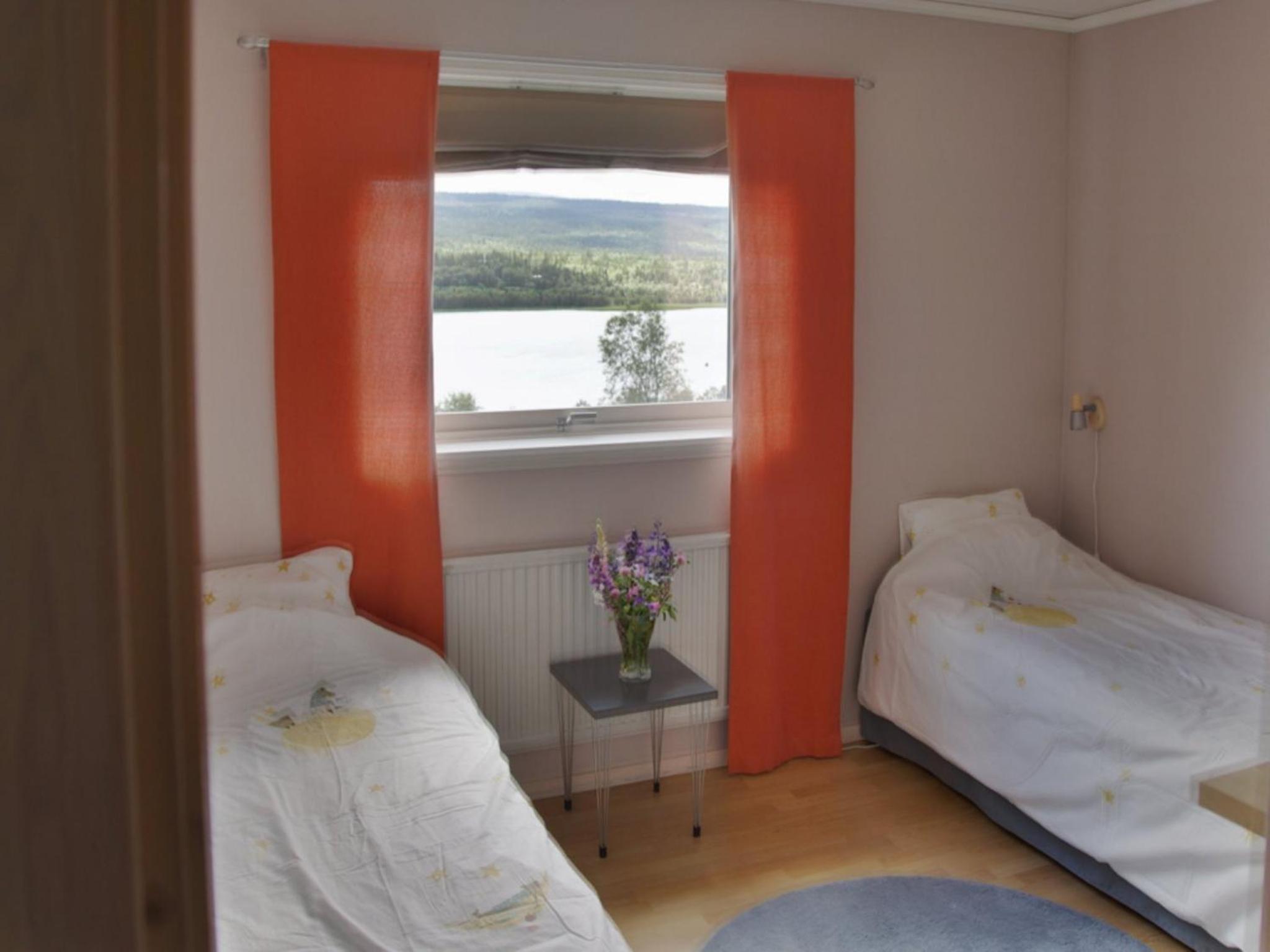 Apartment with Terrace - Photo 10