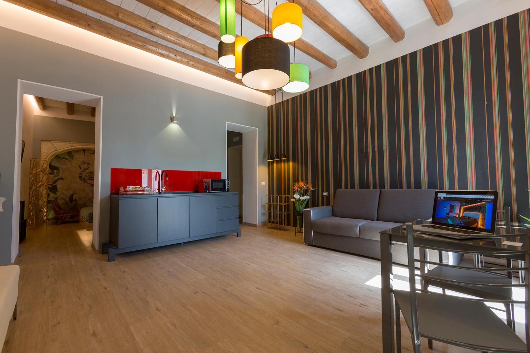 Suite with Balcony - Photo 13