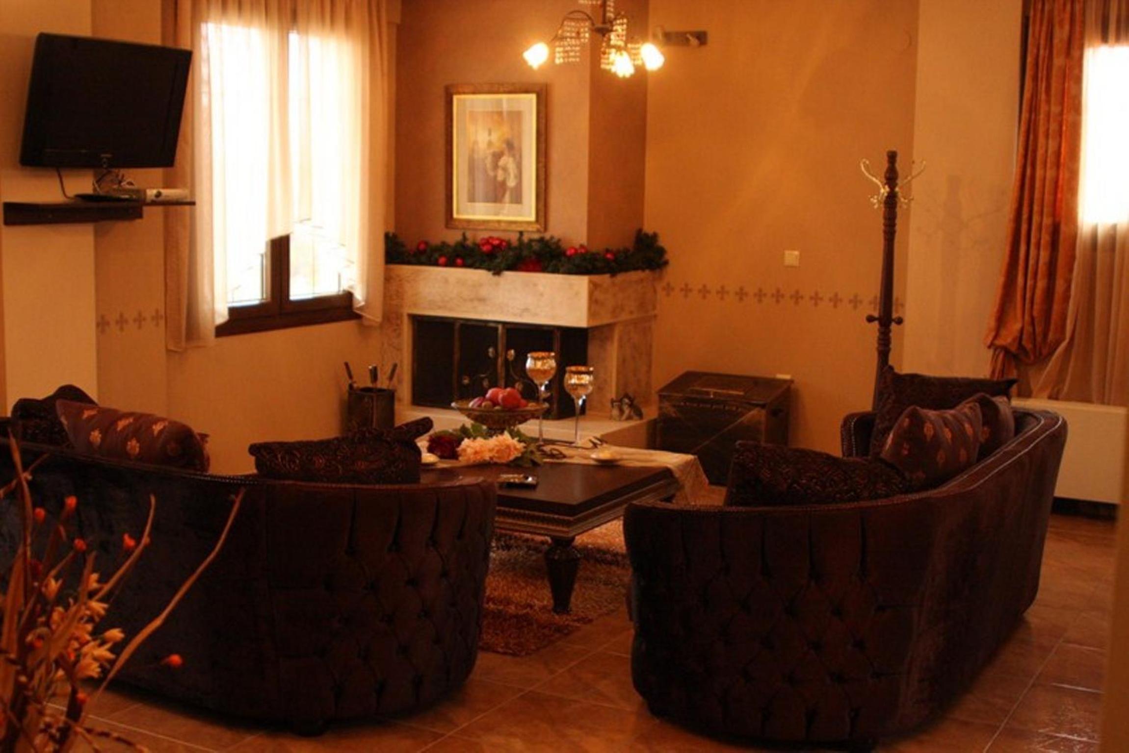 Suite - Photo 1