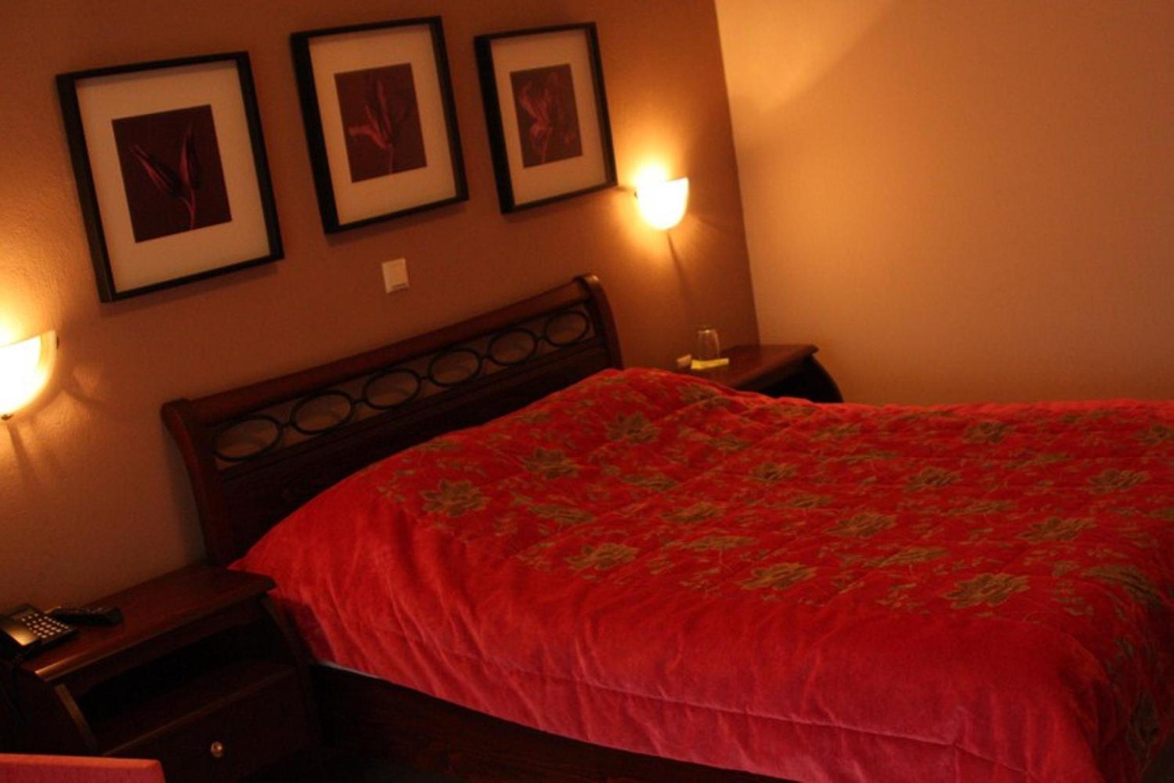 Double or Twin Room - Photo 5