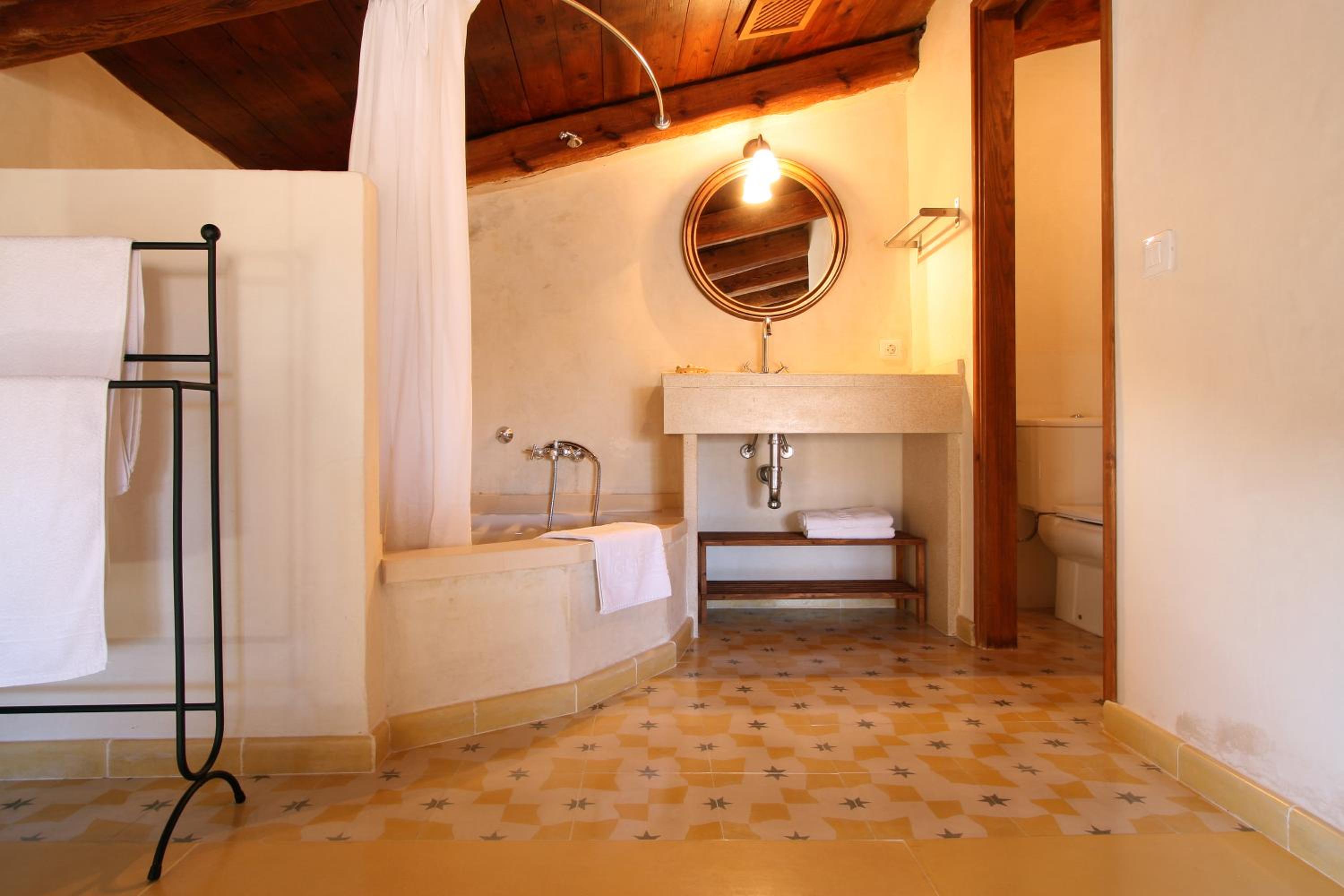 Double or Twin Room - Photo 3